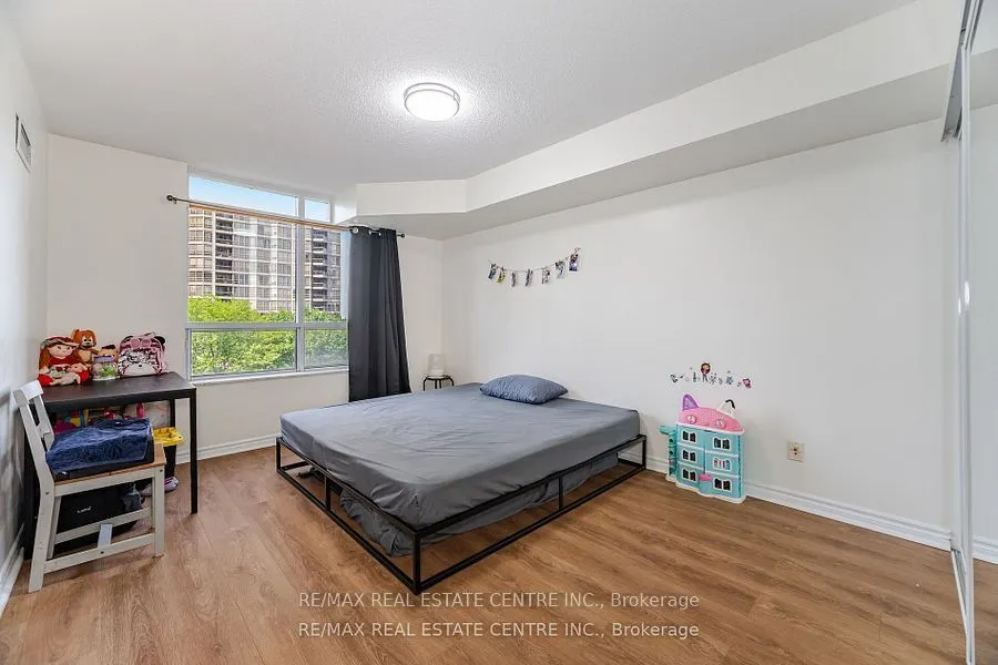 35 Kingsbridge Garden Circle, #514