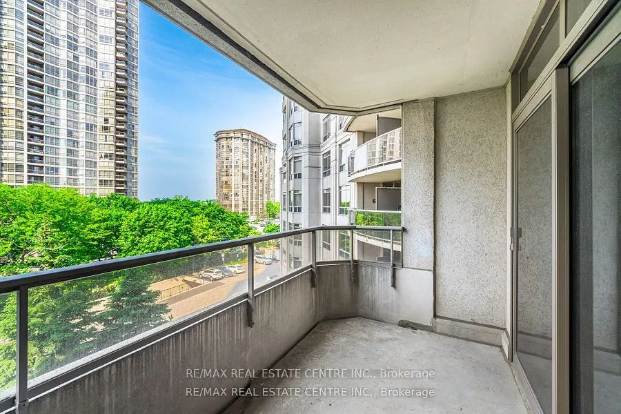 35 Kingsbridge Garden Circle, #514
