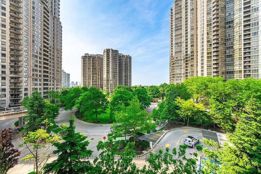 35 Kingsbridge Garden Circle, #514