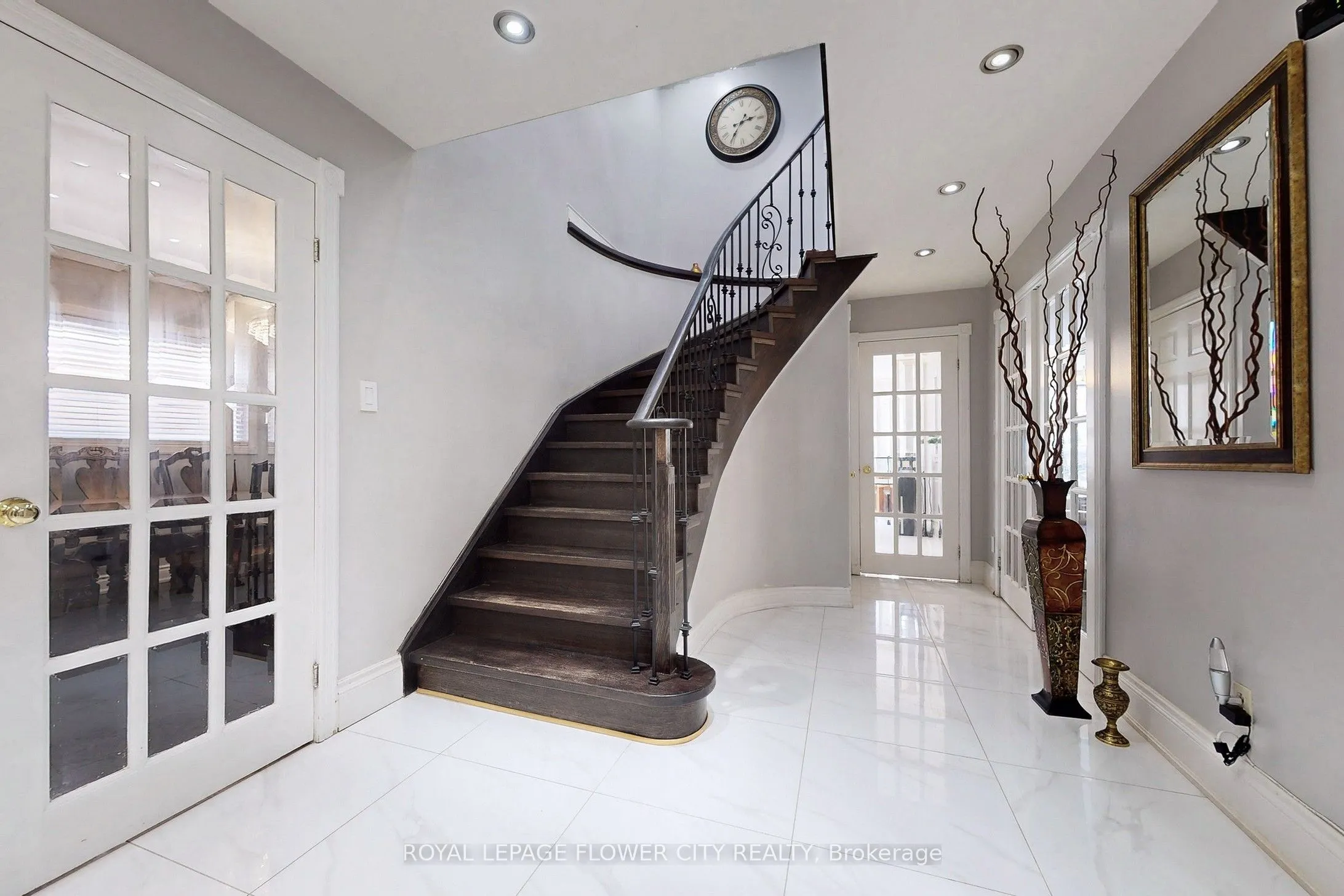 656 Esprit Crescent