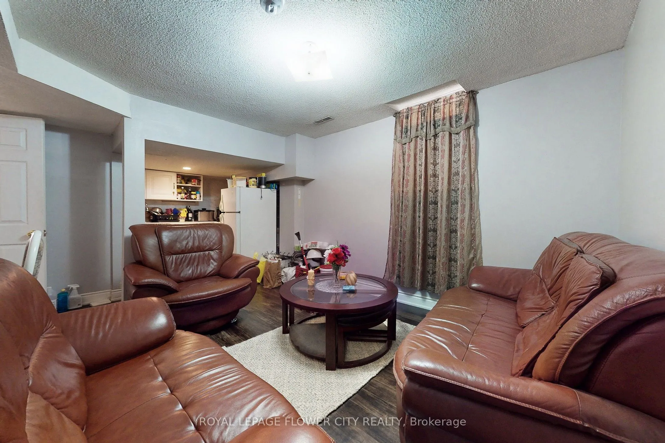 656 Esprit Crescent