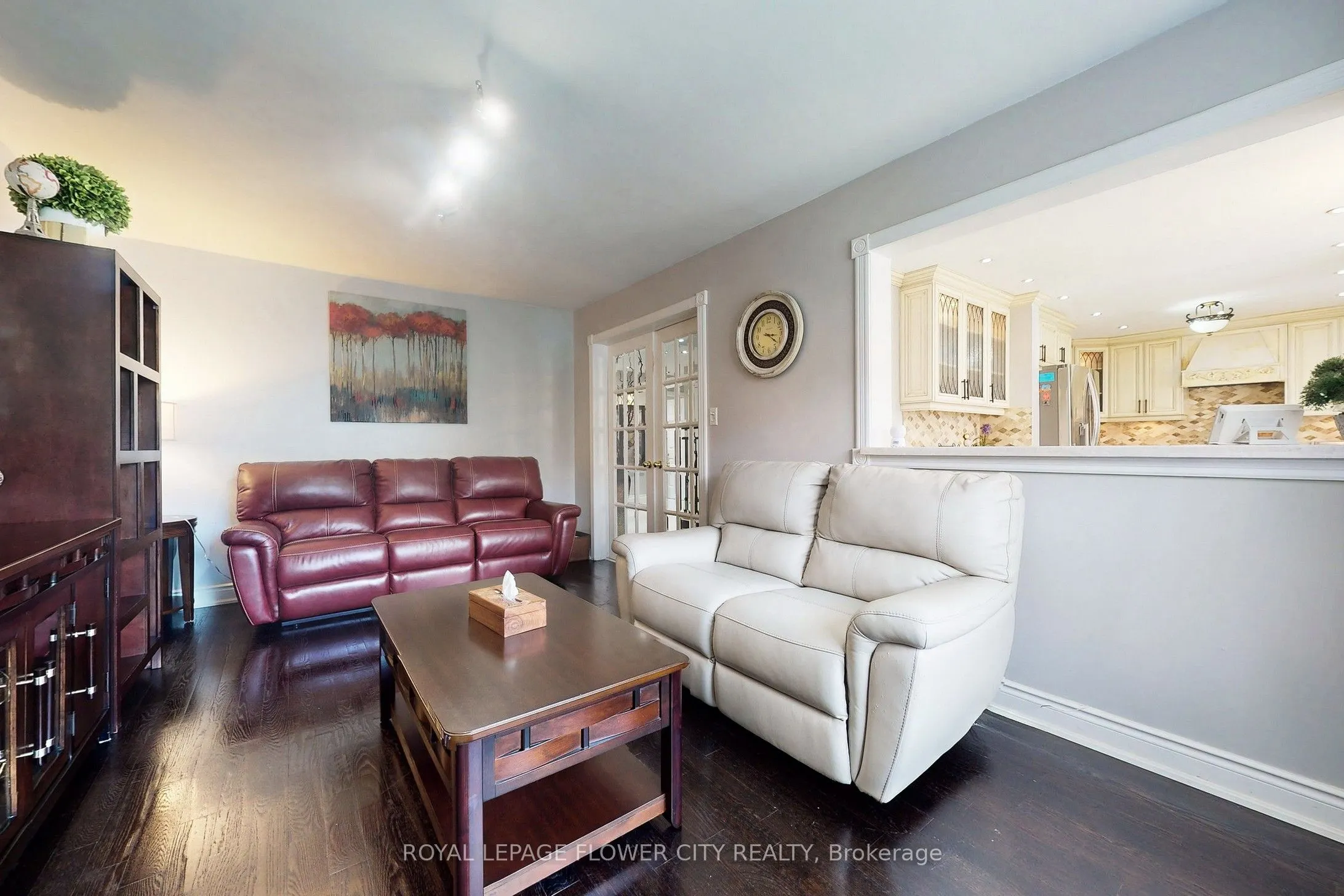 656 Esprit Crescent