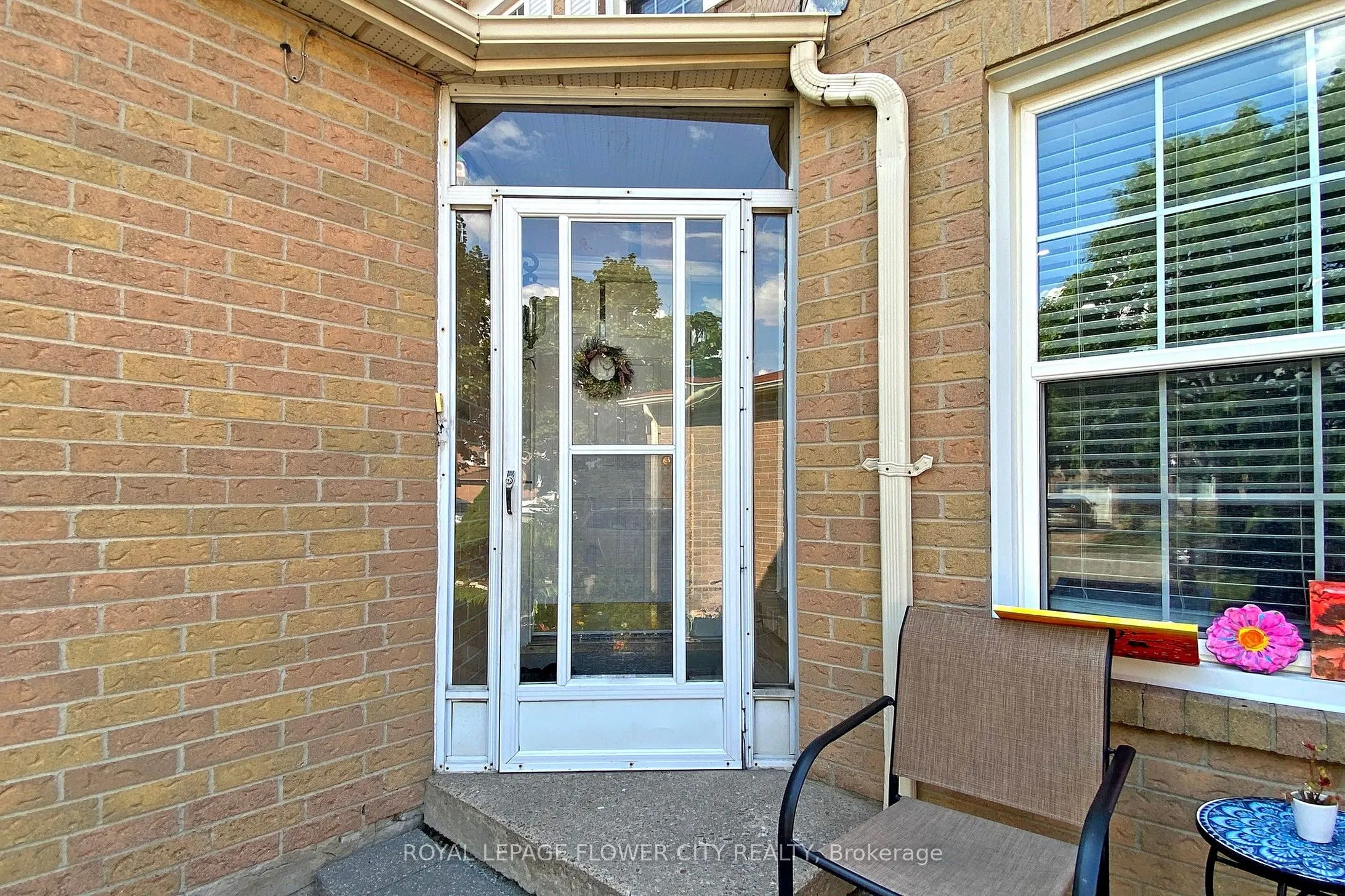 656 Esprit Crescent