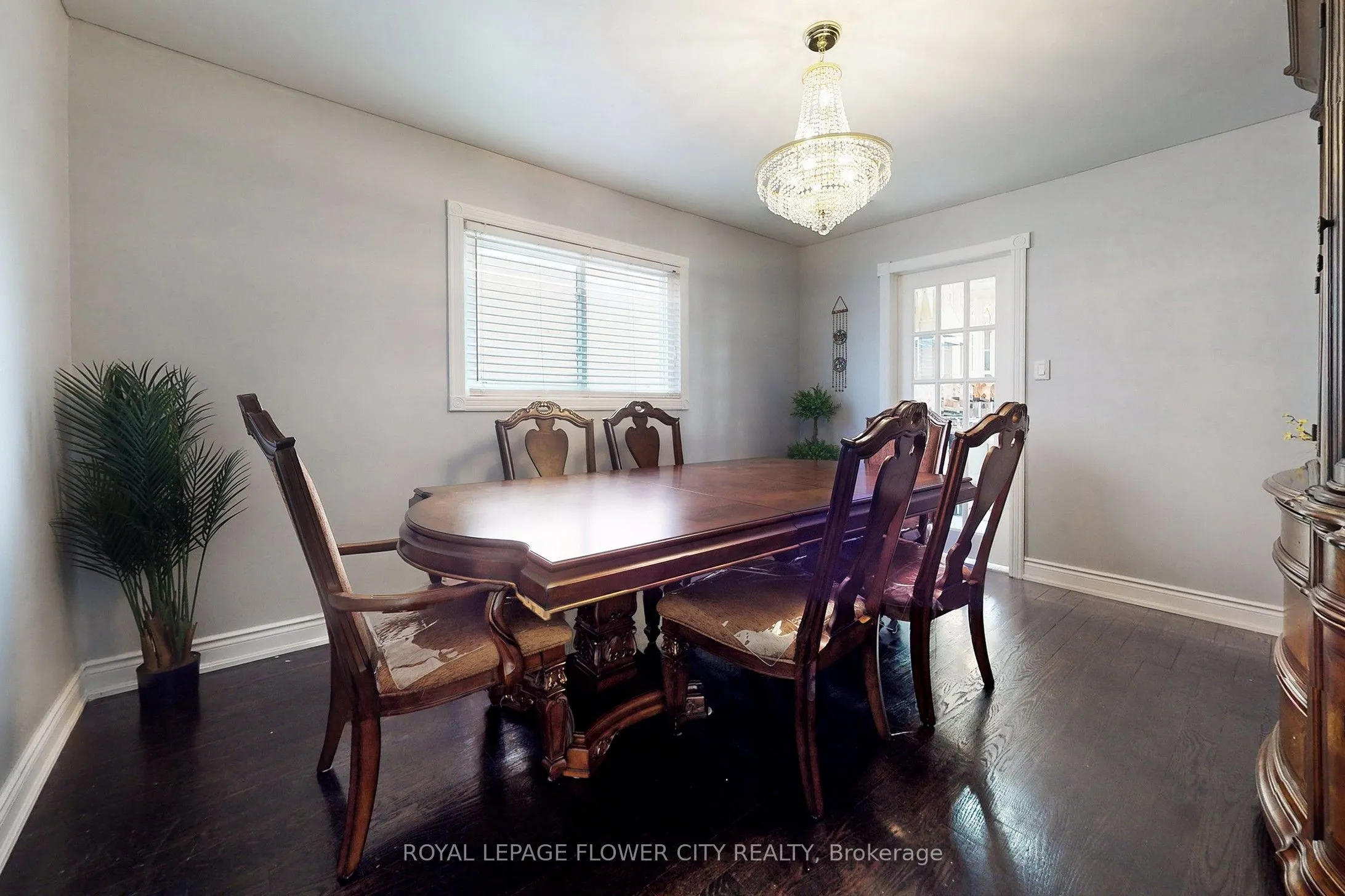 656 Esprit Crescent