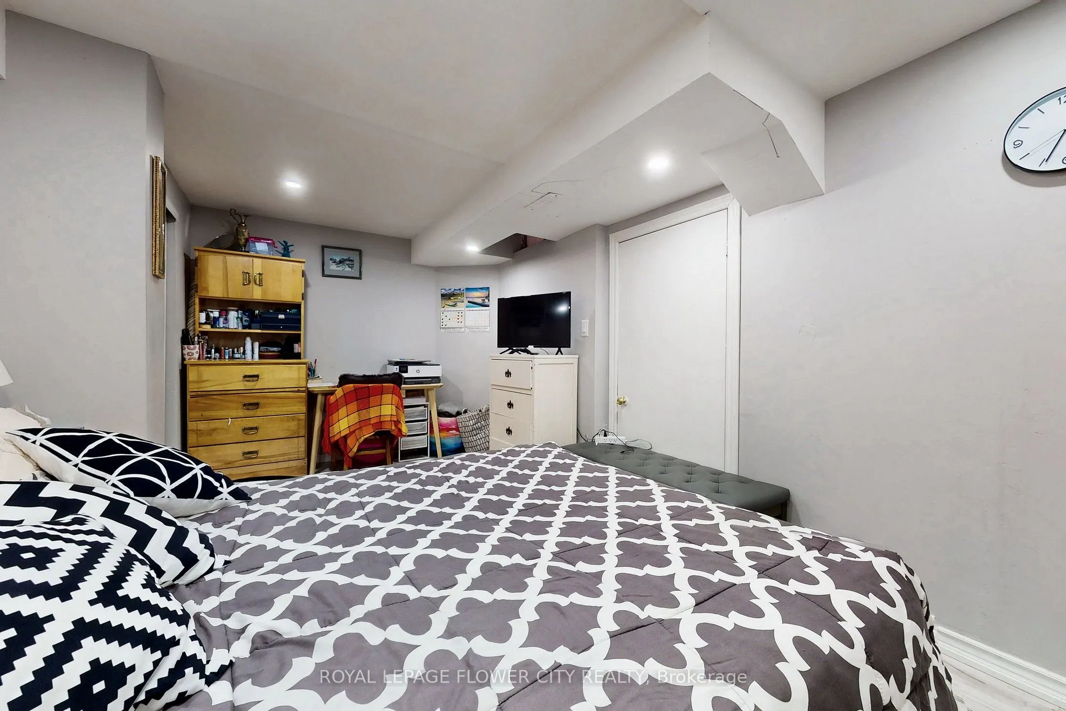 656 Esprit Crescent