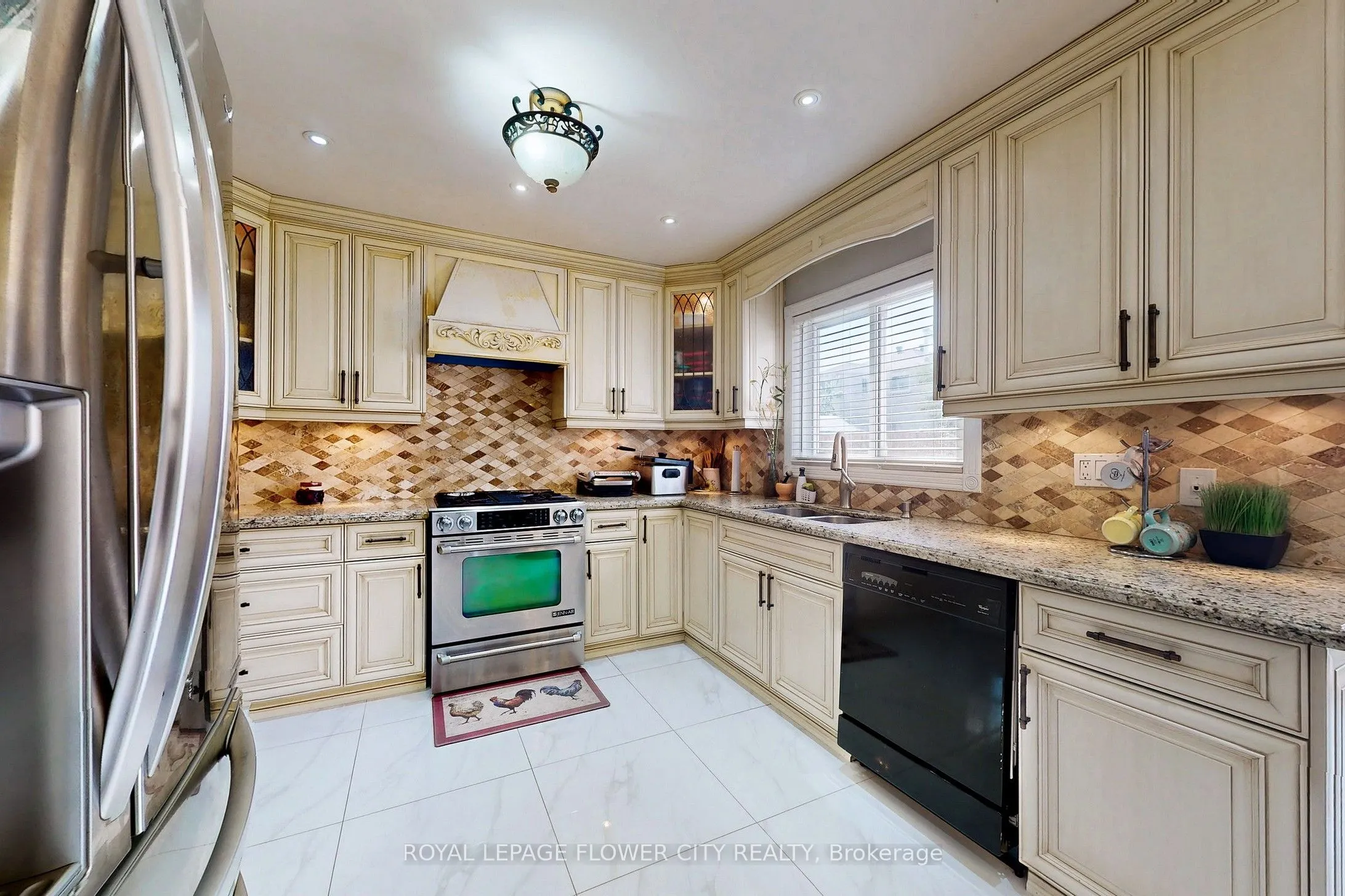 656 Esprit Crescent