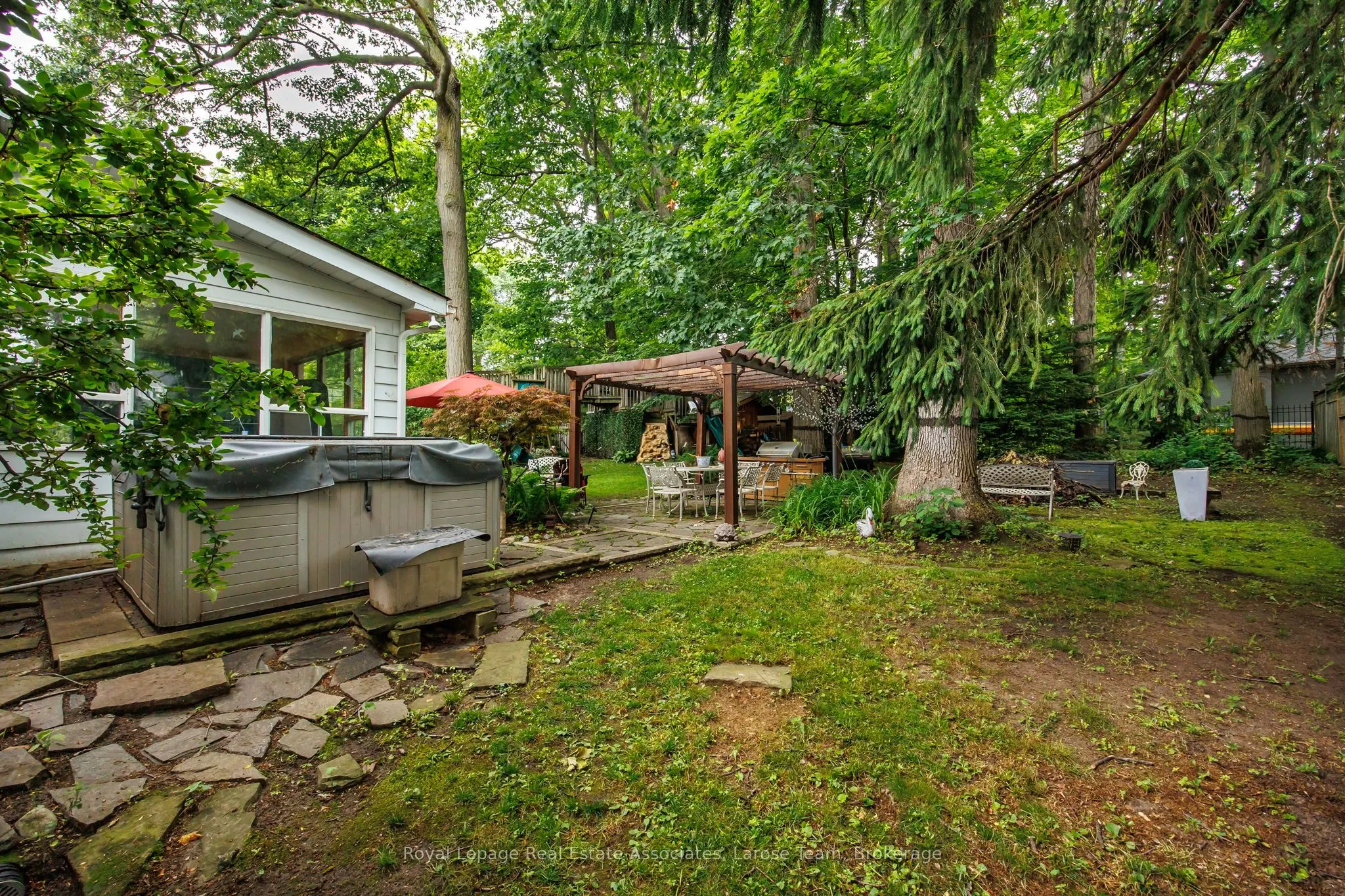 101 Mineola Road E
