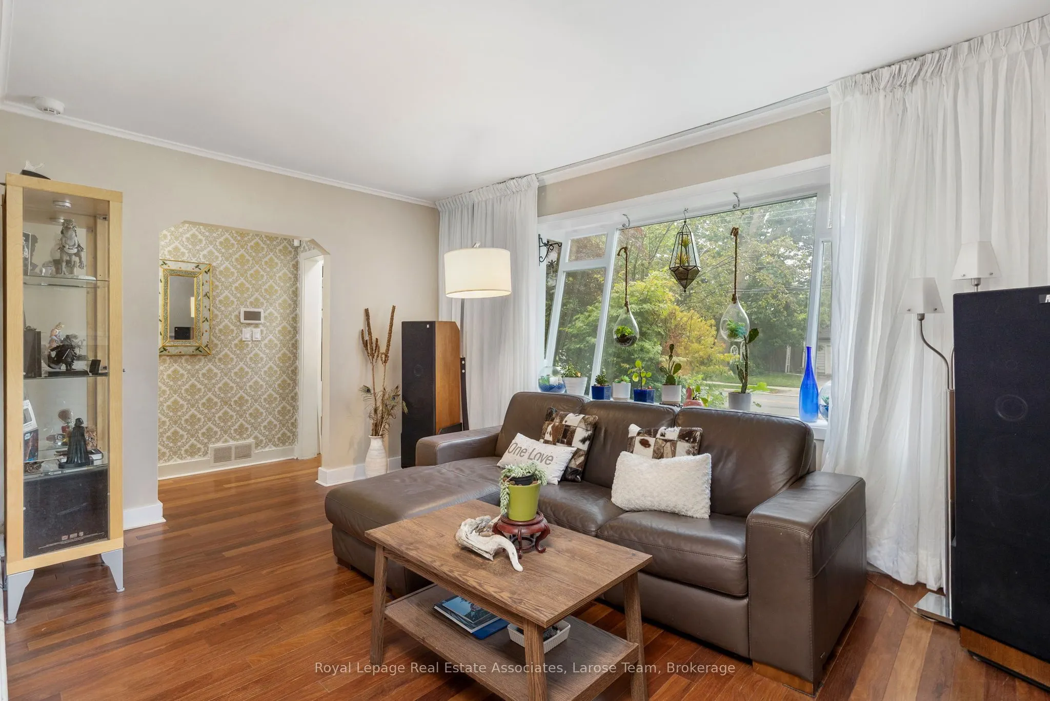 101 Mineola Road E