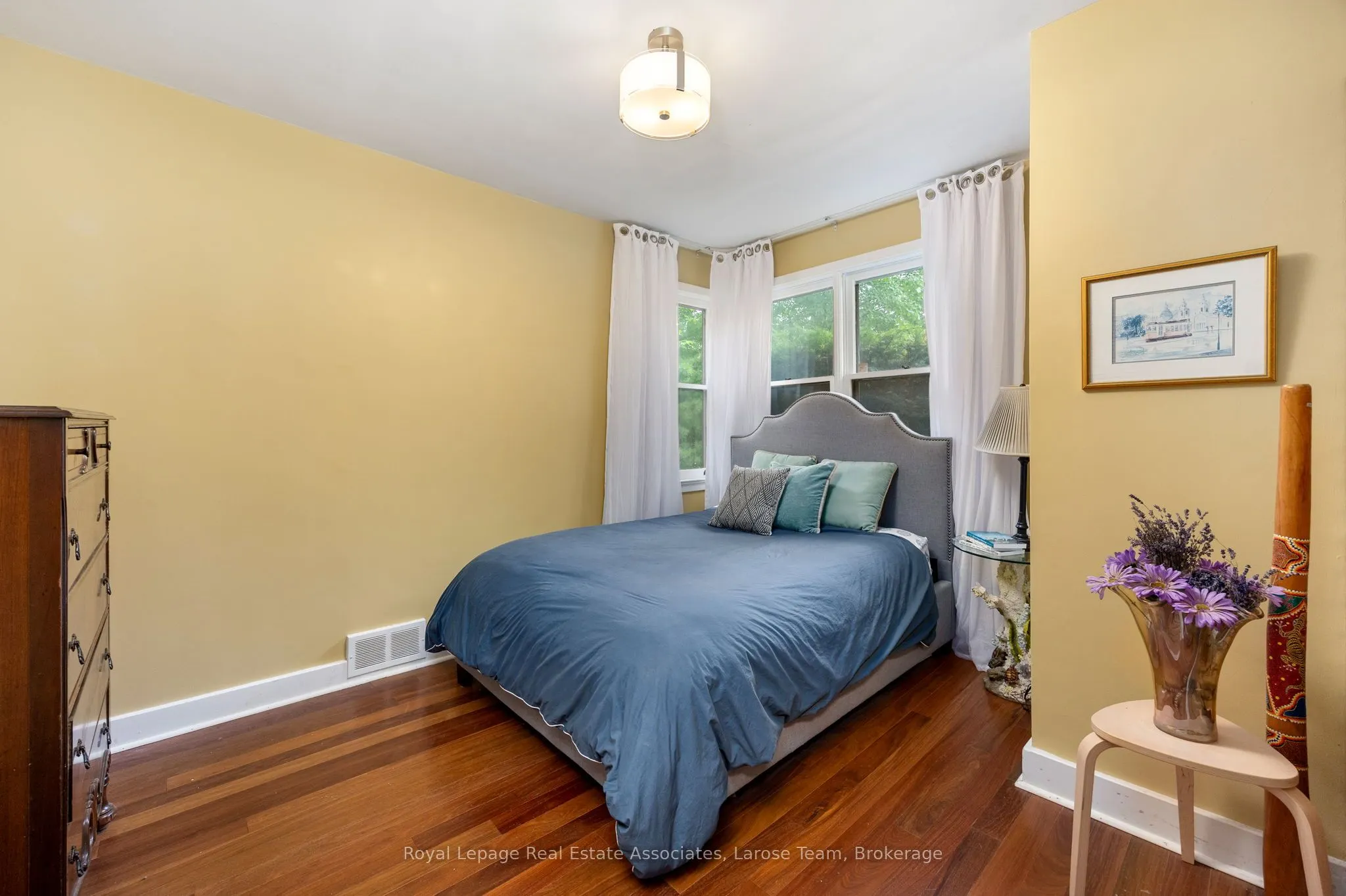 101 Mineola Road E