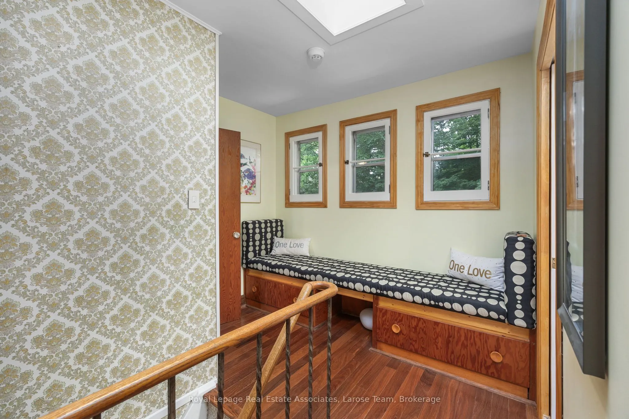 101 Mineola Road E
