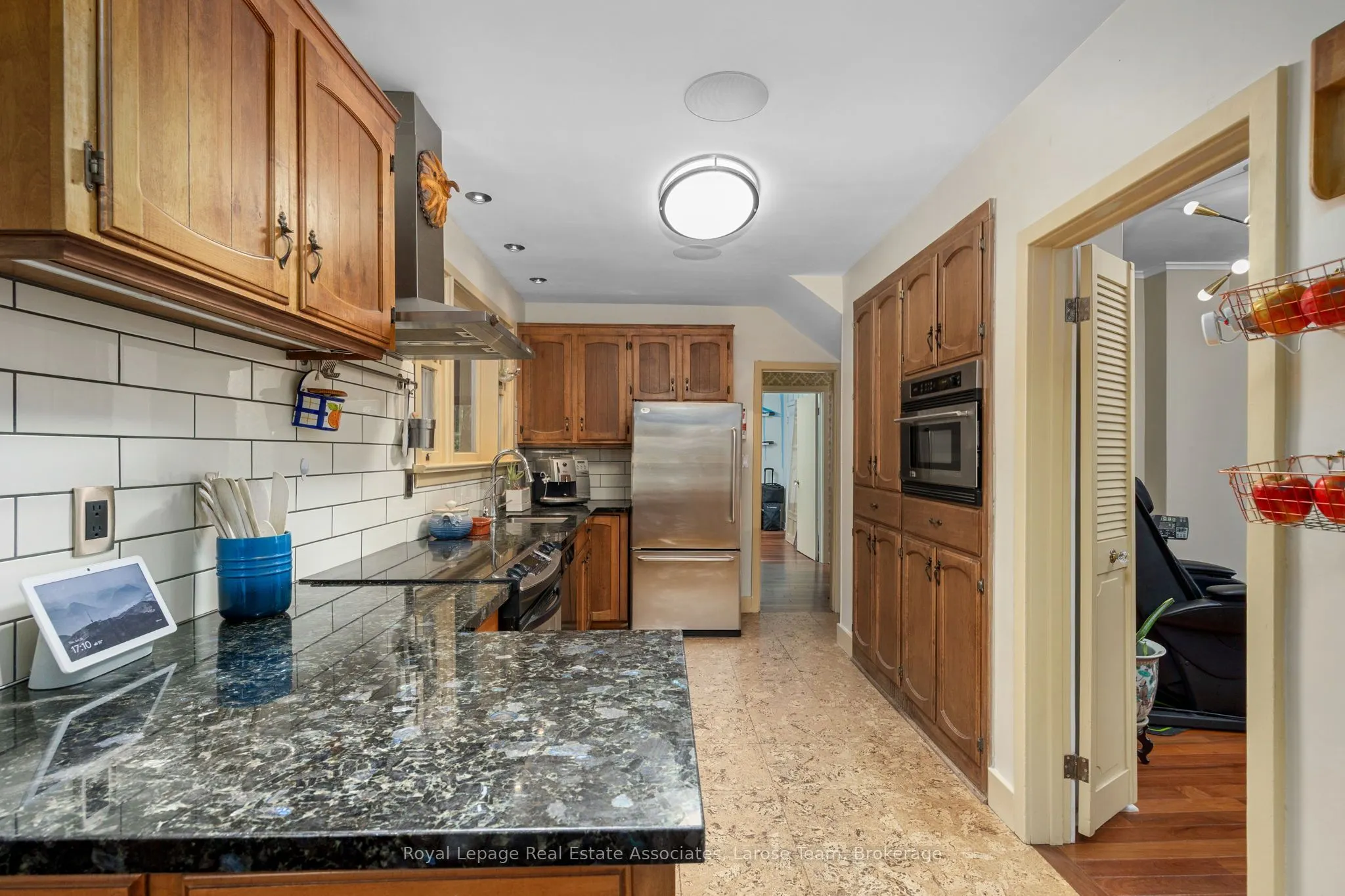 101 Mineola Road E