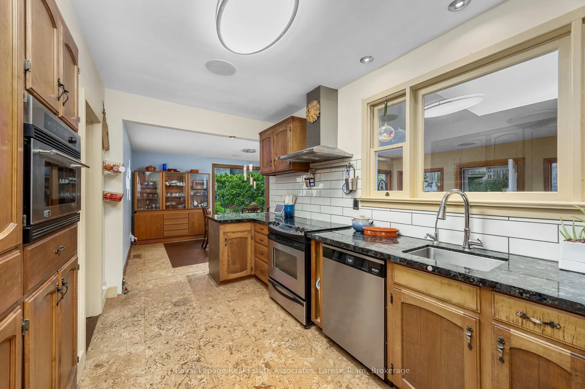 101 Mineola Road E