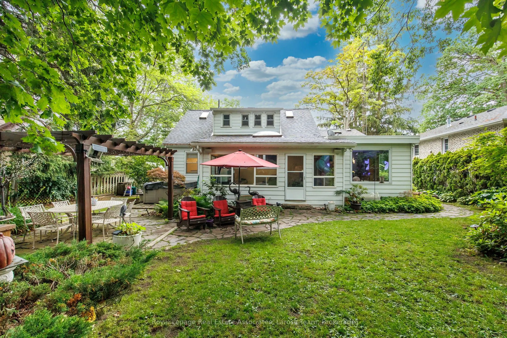 101 Mineola Road E