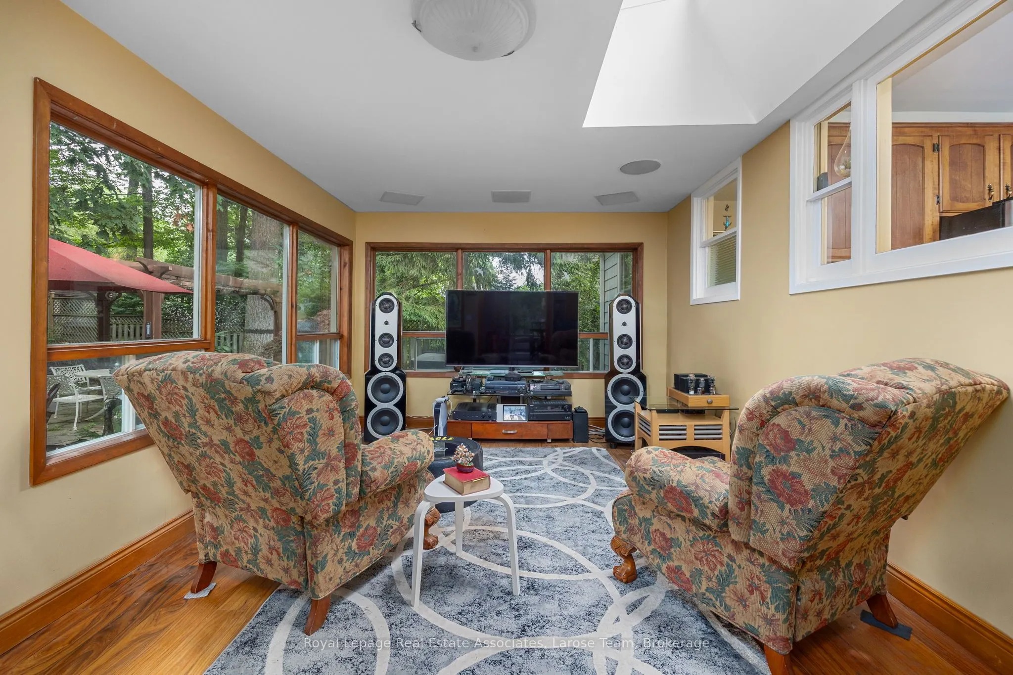 101 Mineola Road E