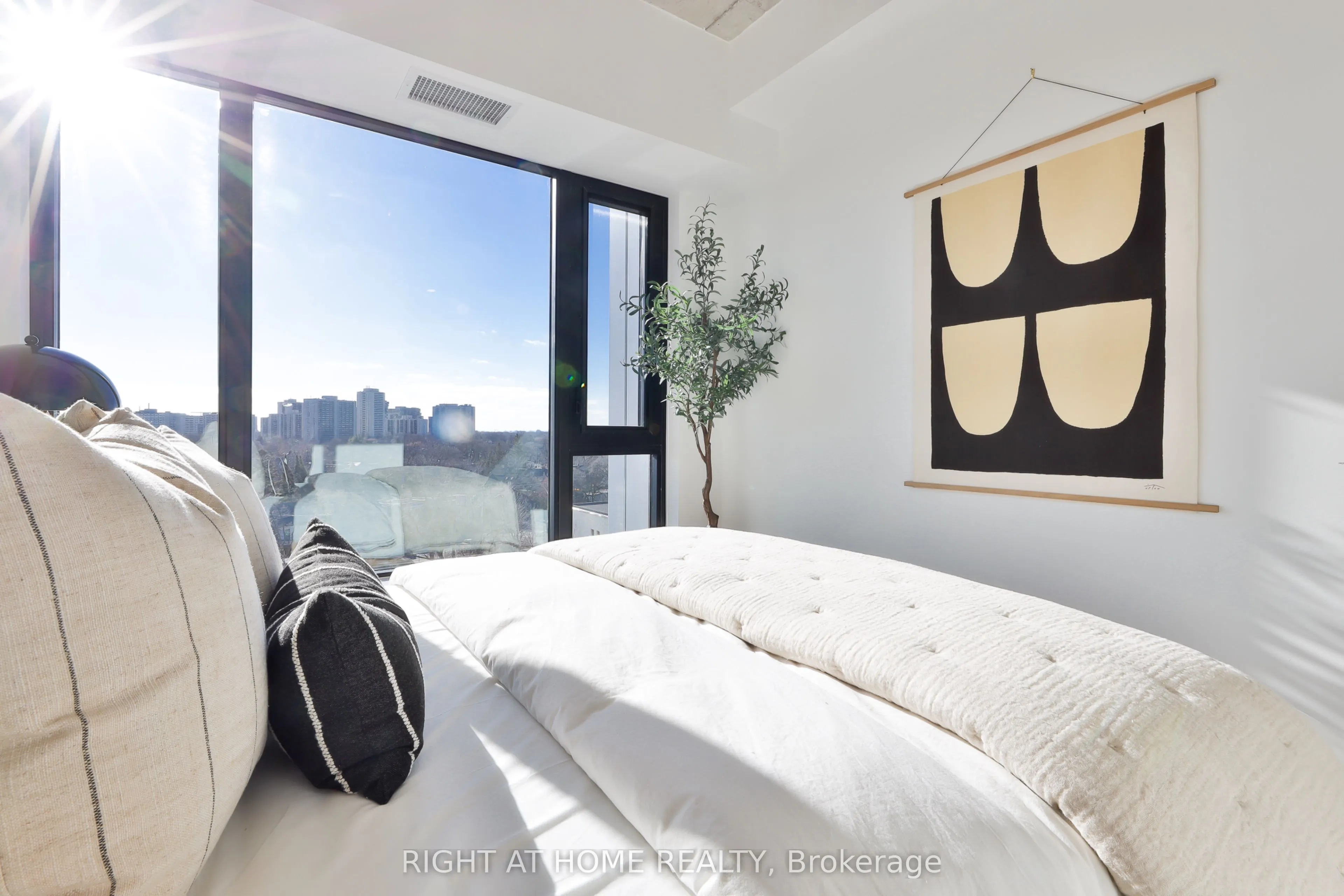 2720 Dundas Street W, #604