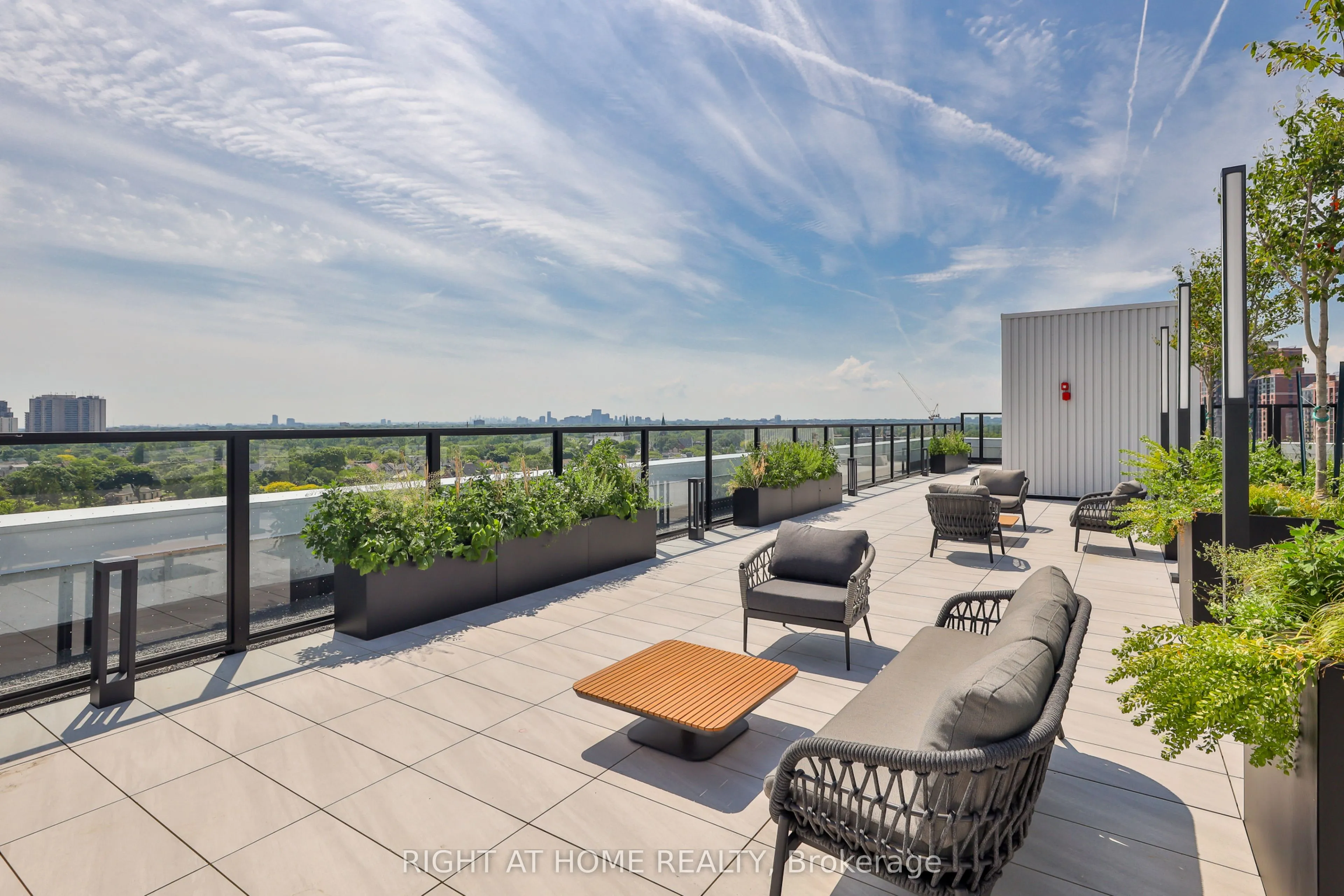 2720 Dundas Street W, #604
