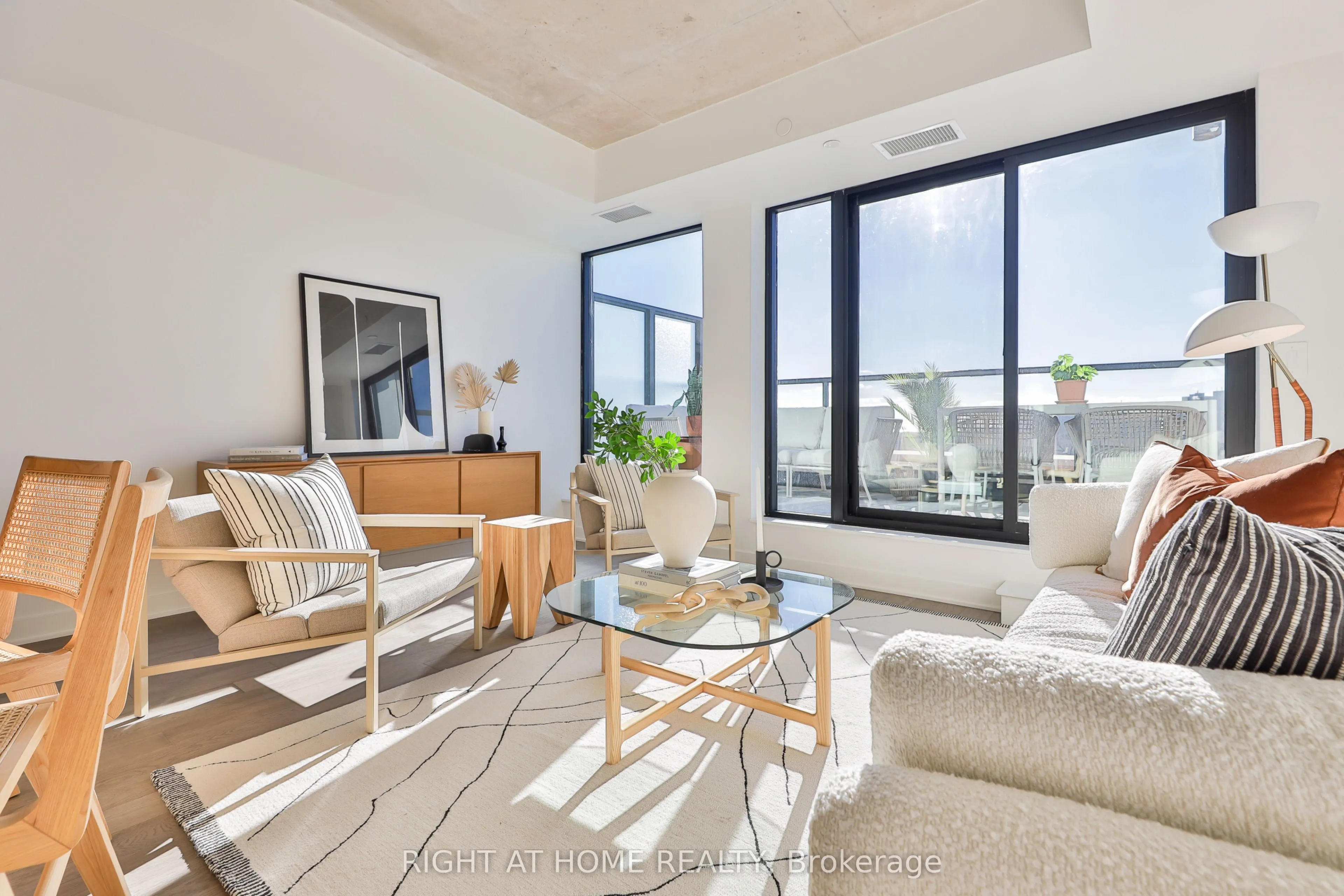 2720 Dundas Street W, #604