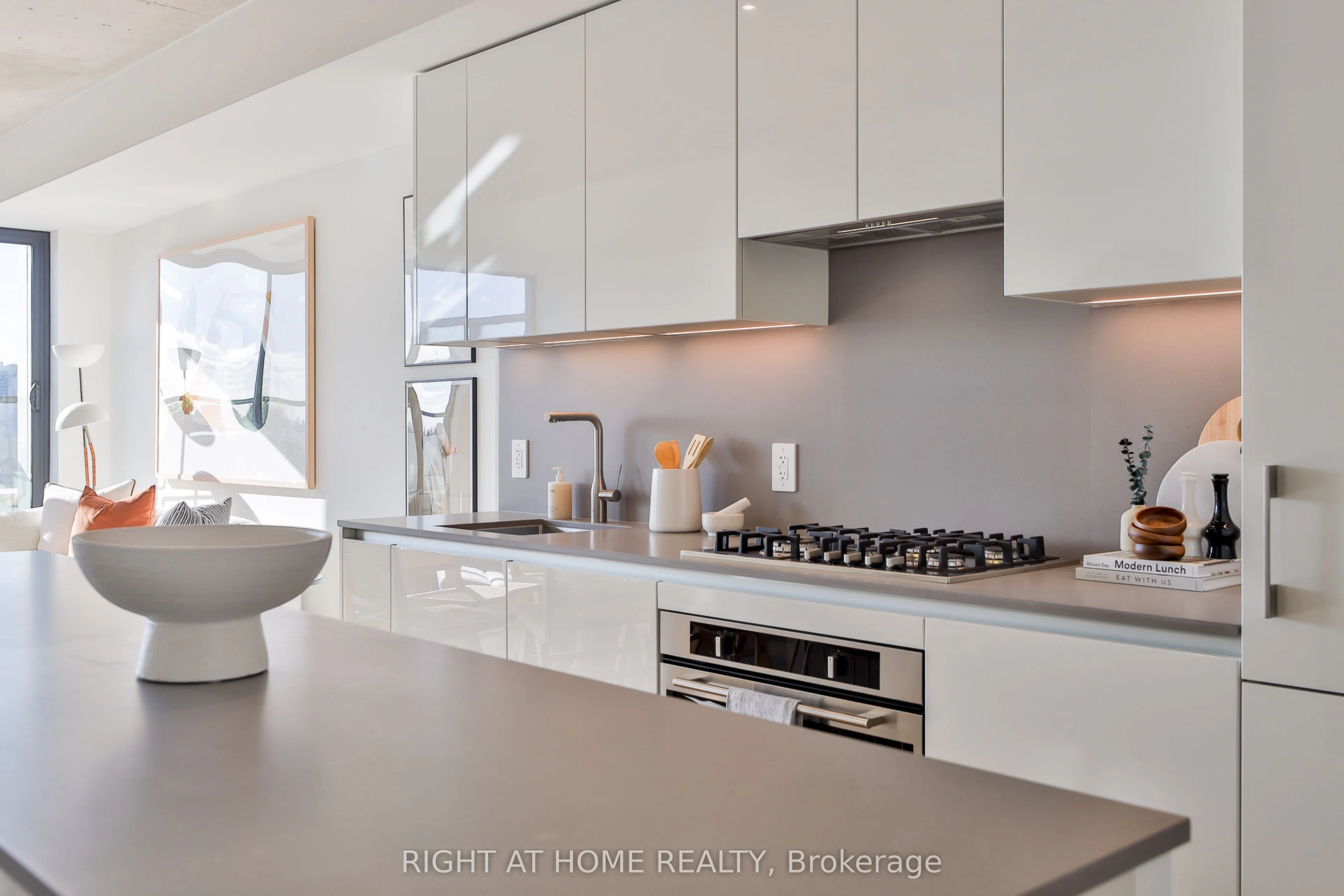 2720 Dundas Street W, #604