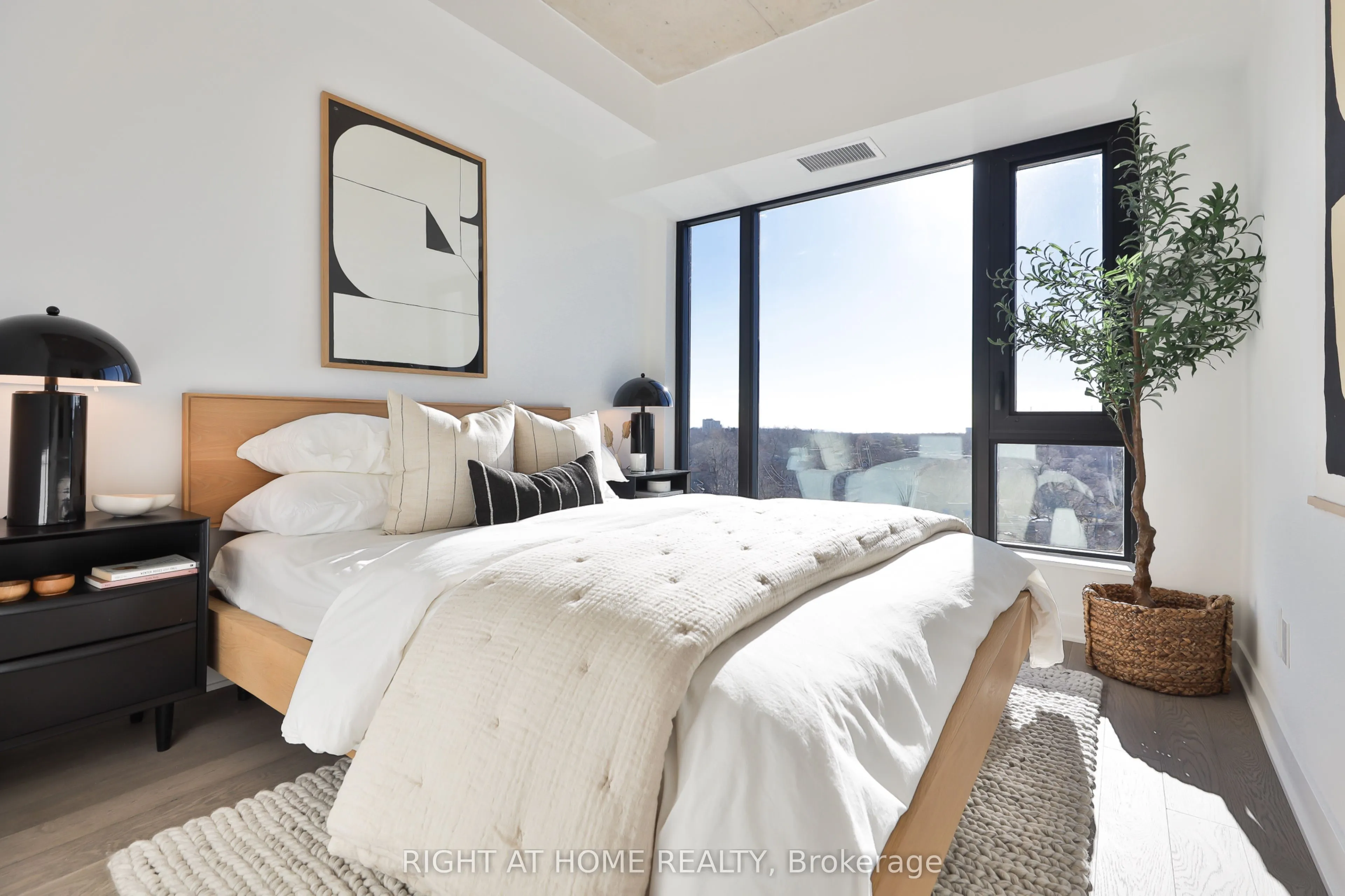 2720 Dundas Street W, #604