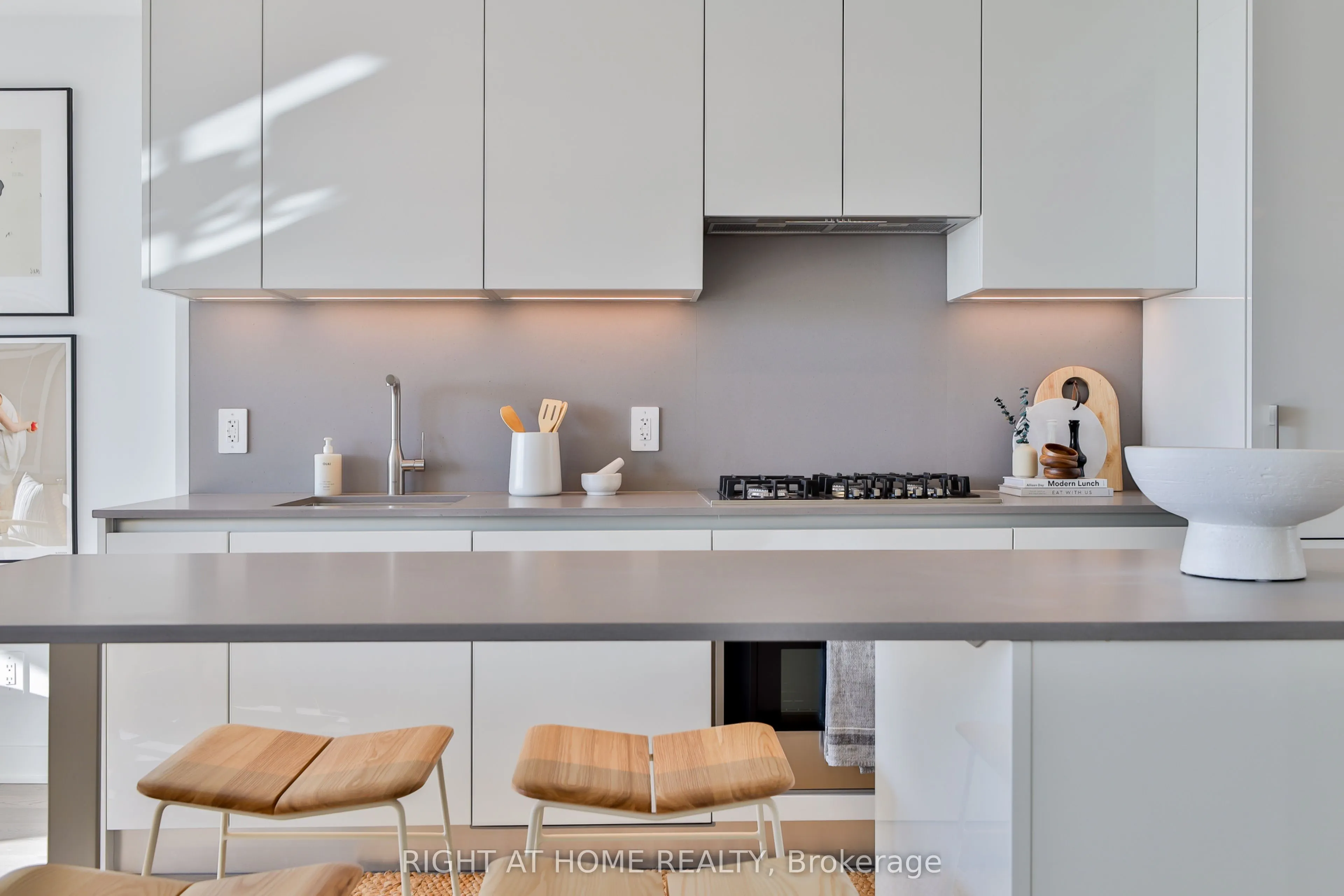 2720 Dundas Street W, #604