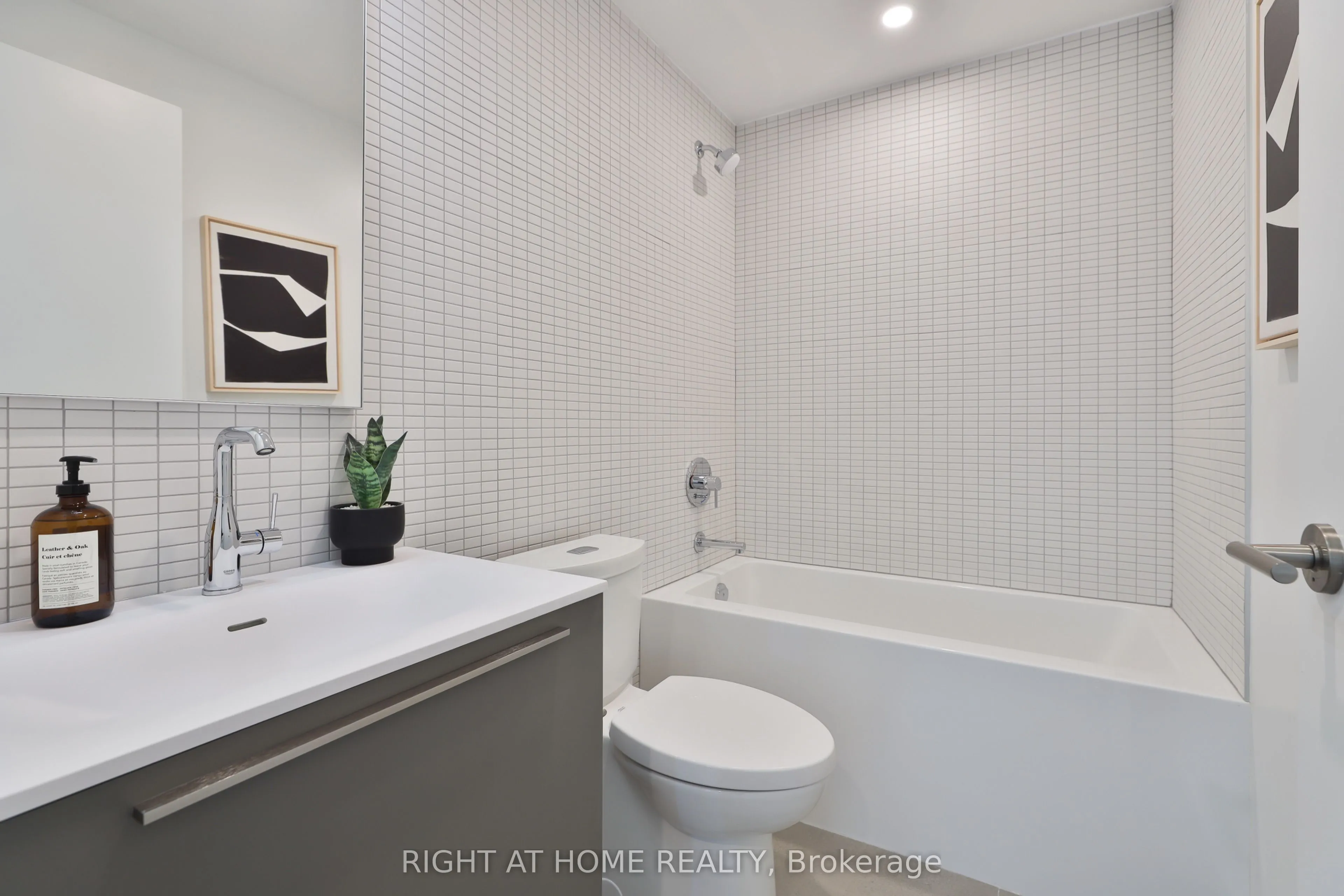 2720 Dundas Street W, #604