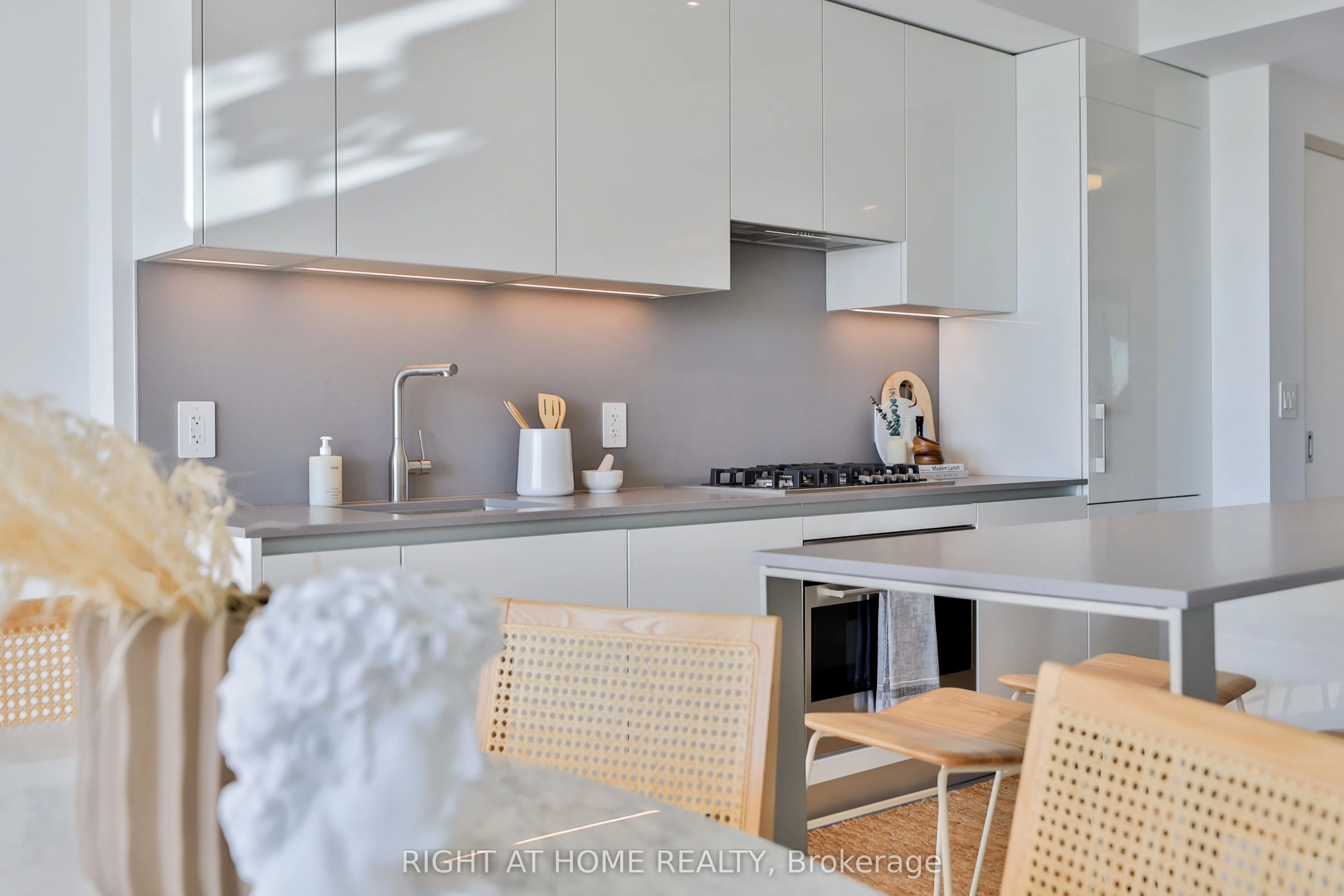2720 Dundas Street W, #604