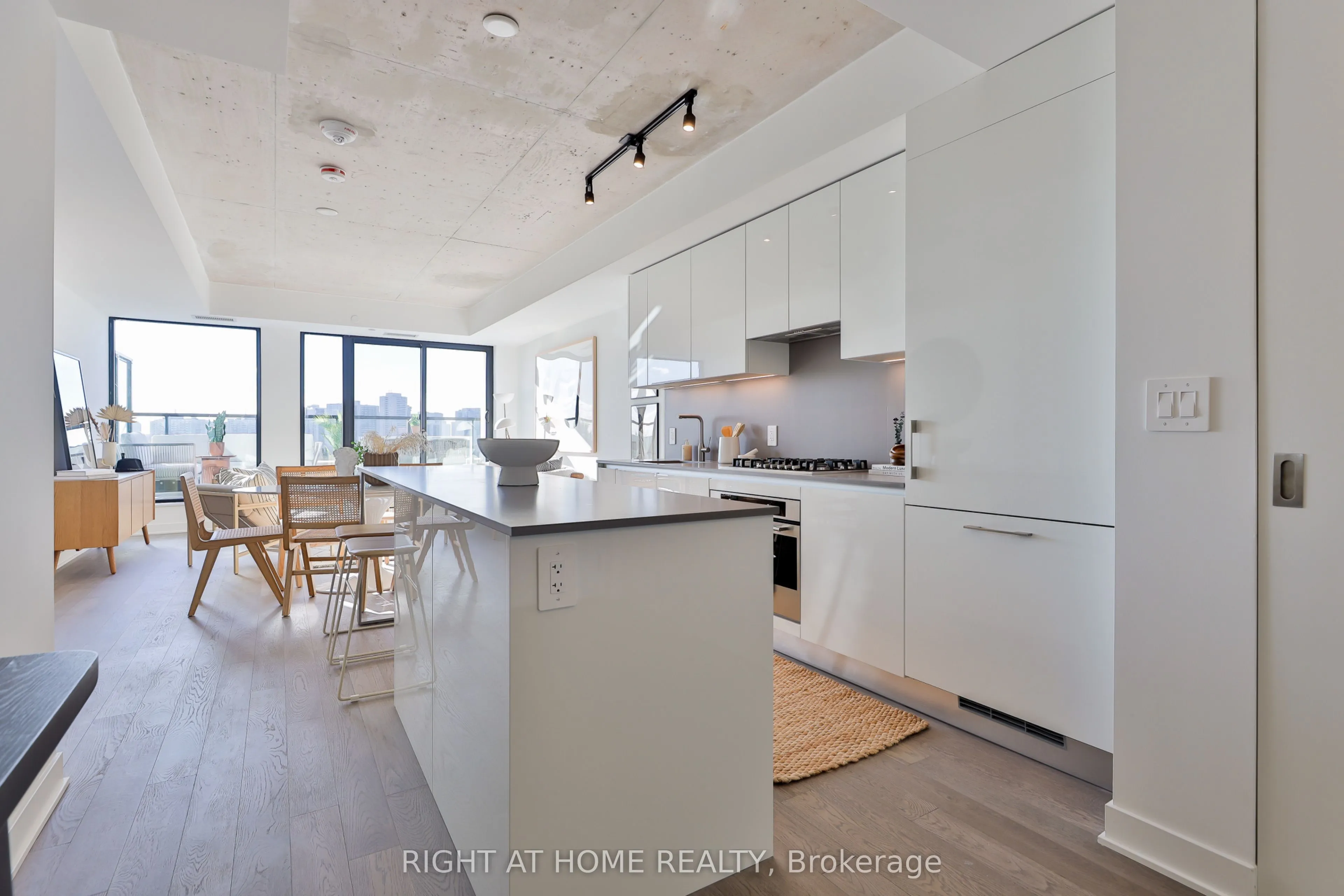 2720 Dundas Street W, #604