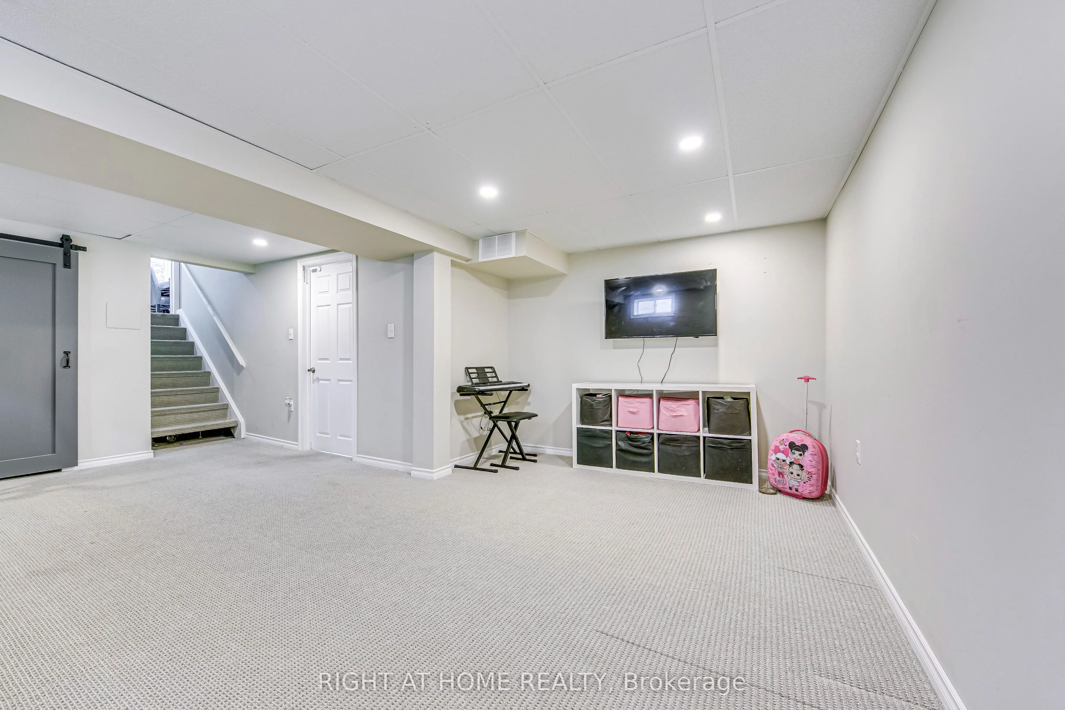 16 Dawson Crescent