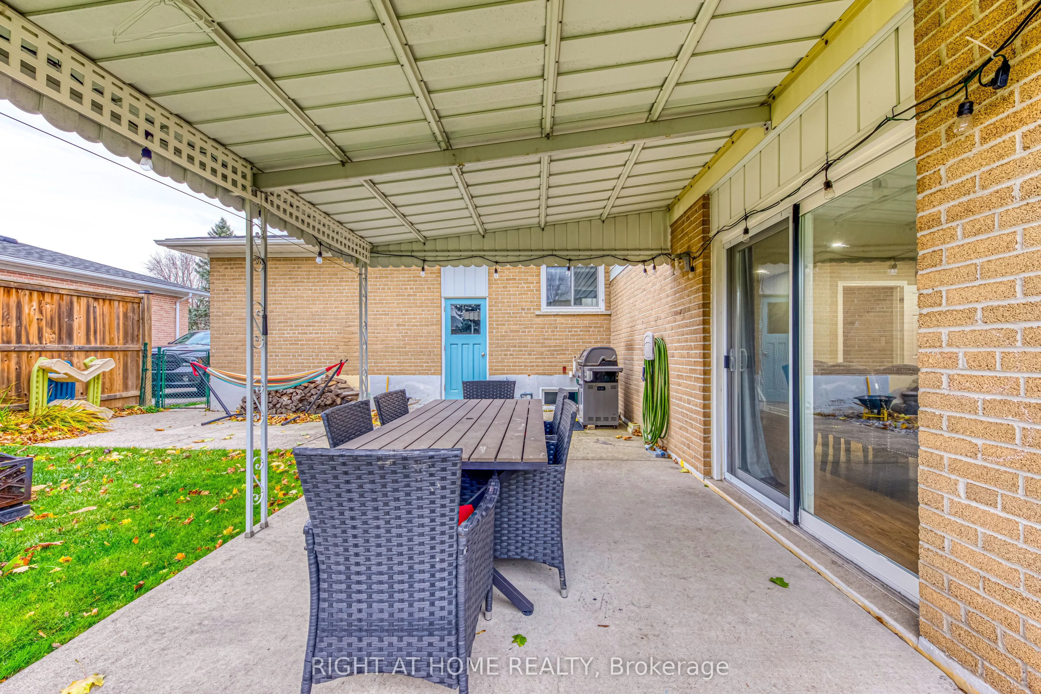16 Dawson Crescent
