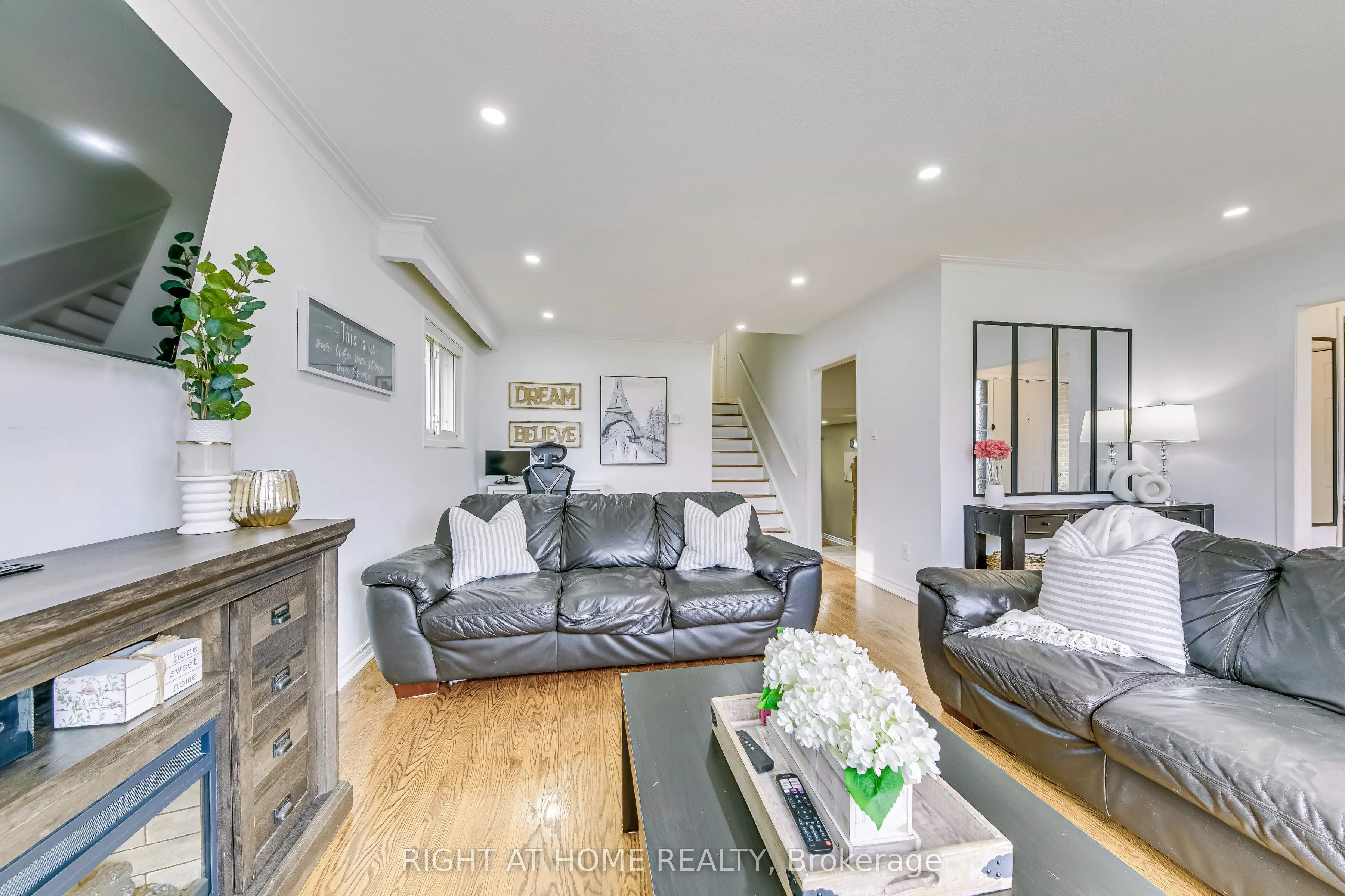 16 Dawson Crescent