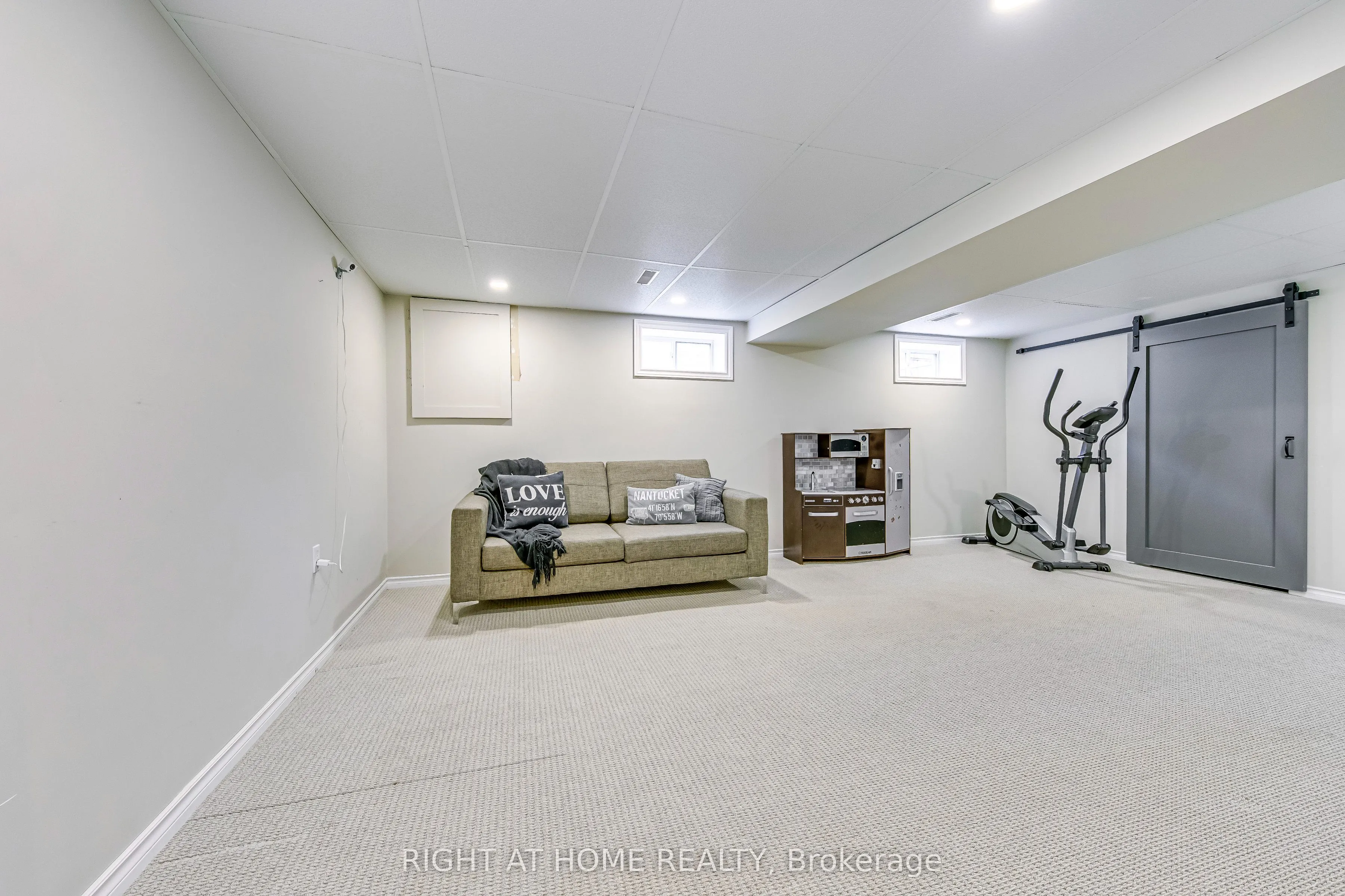 16 Dawson Crescent