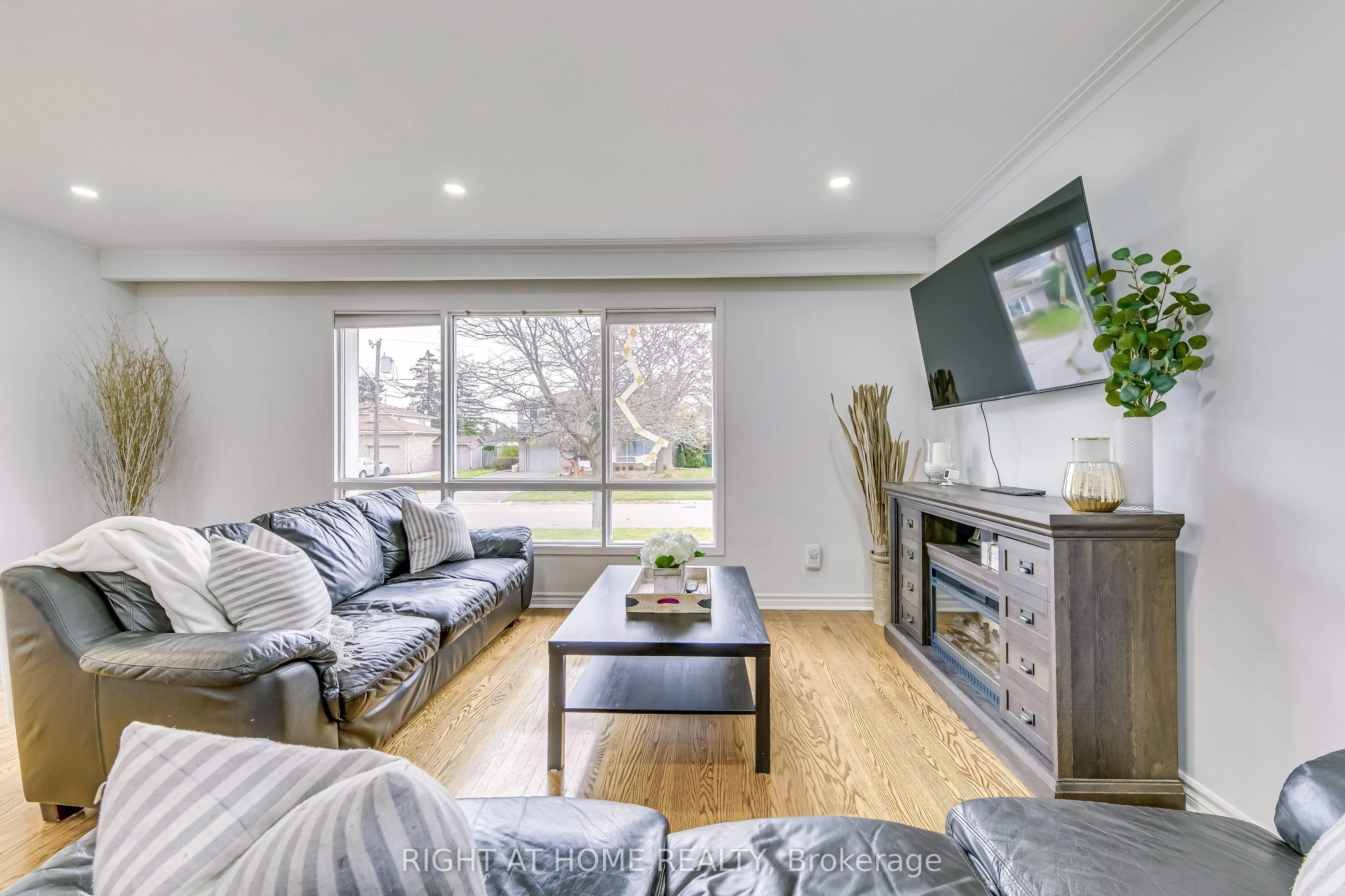 16 Dawson Crescent