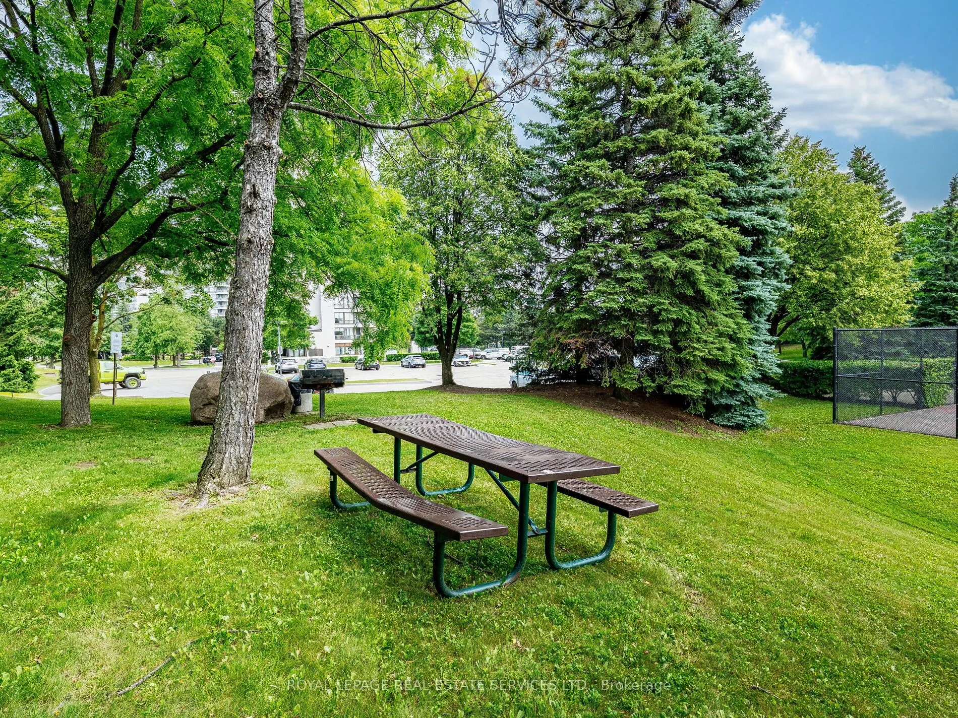 12 Laurelcrest Street, #908