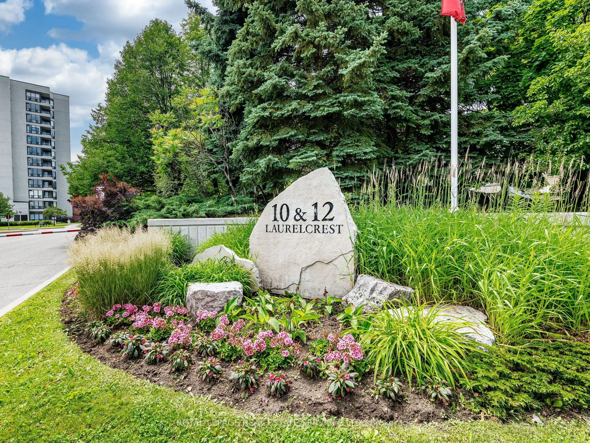 12 Laurelcrest Street, #908