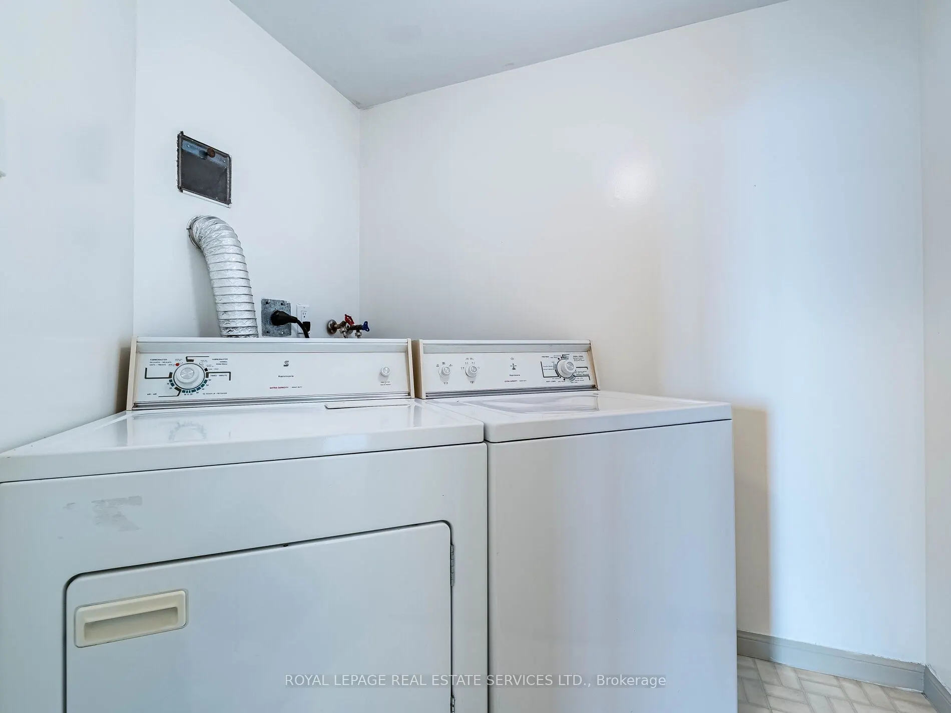 12 Laurelcrest Street, #908