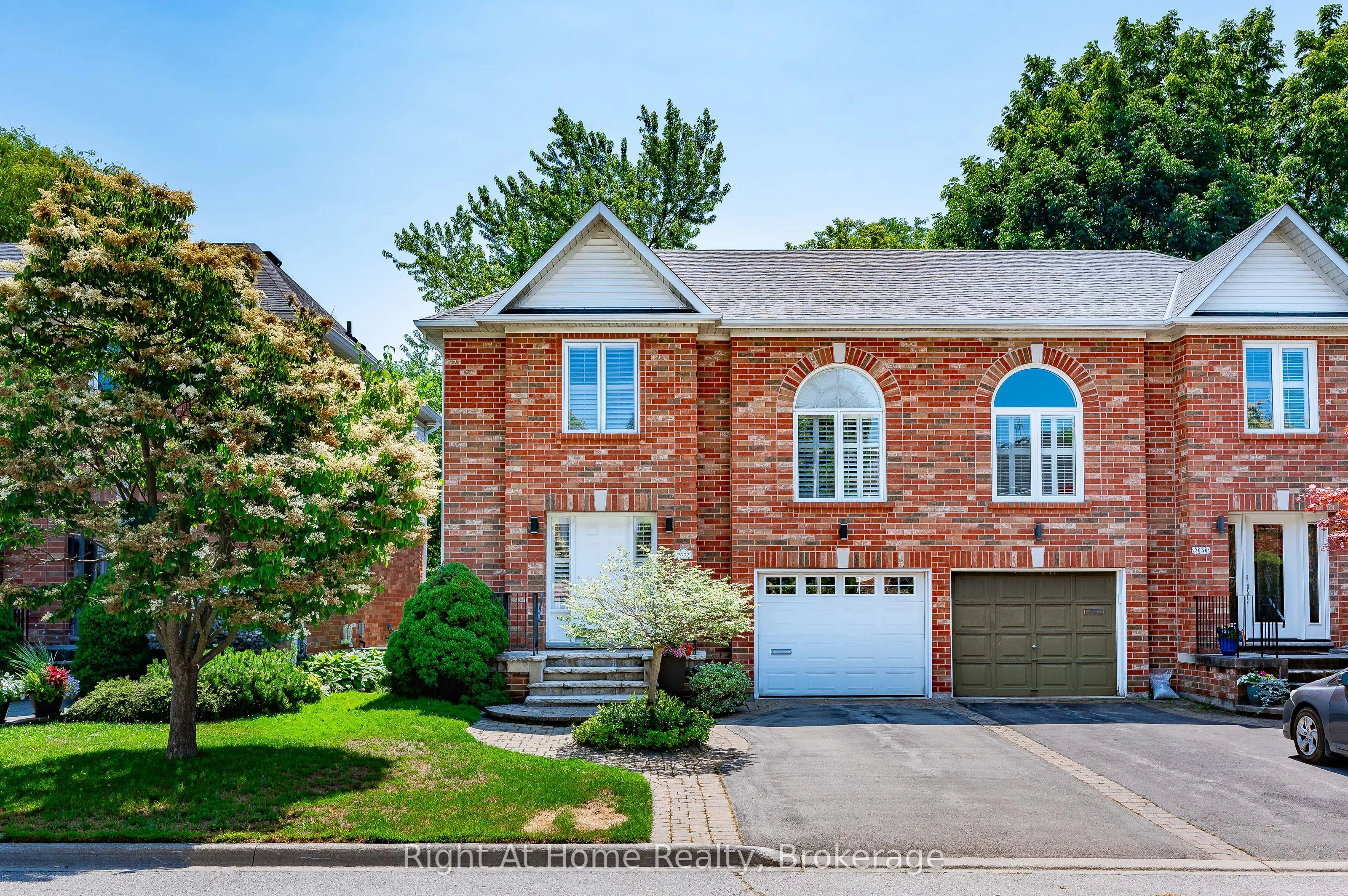 2032 Grovetree Lane