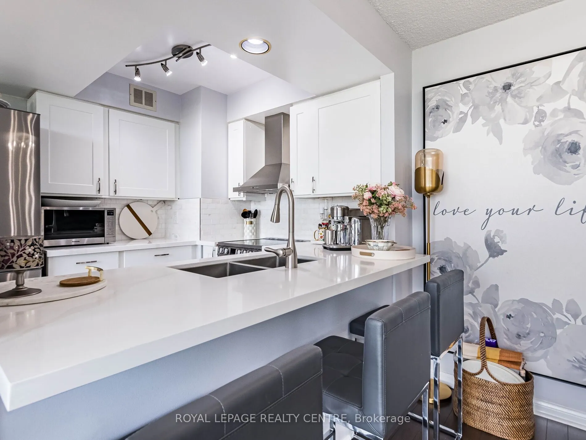 50 Eglinton Avenue W, #601