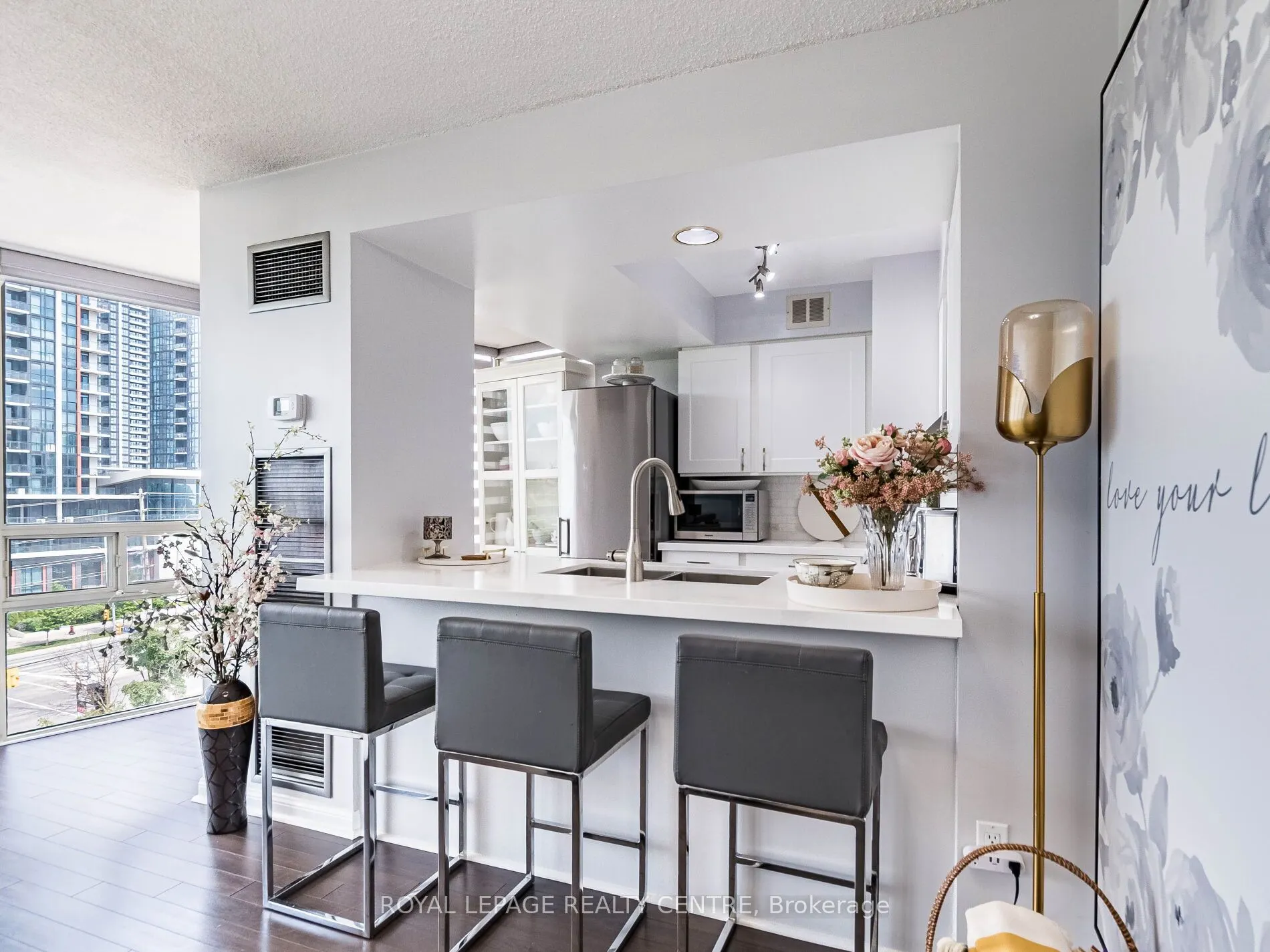 50 Eglinton Avenue W, #601