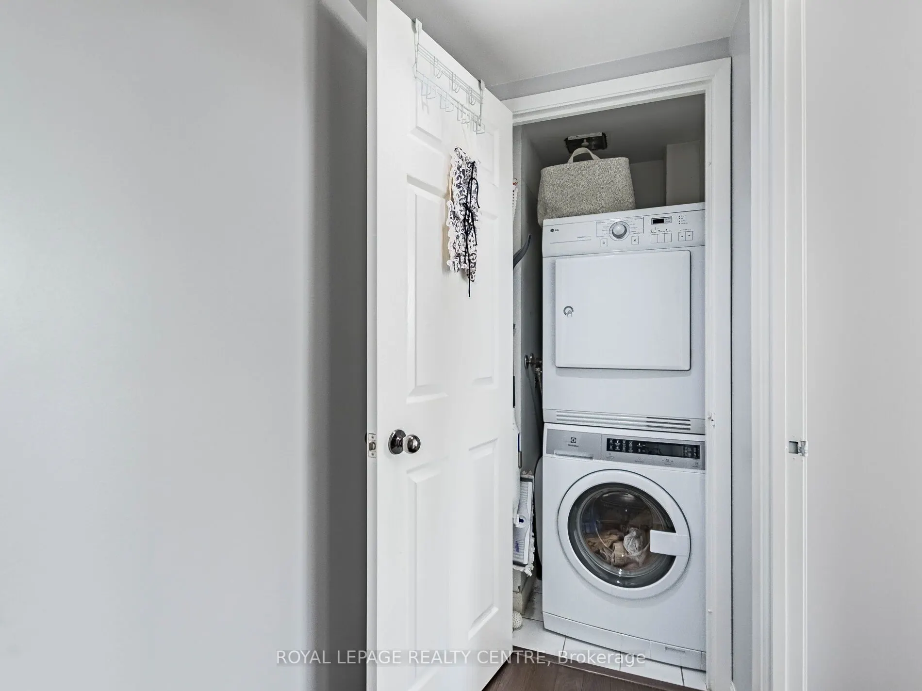 50 Eglinton Avenue W, #601