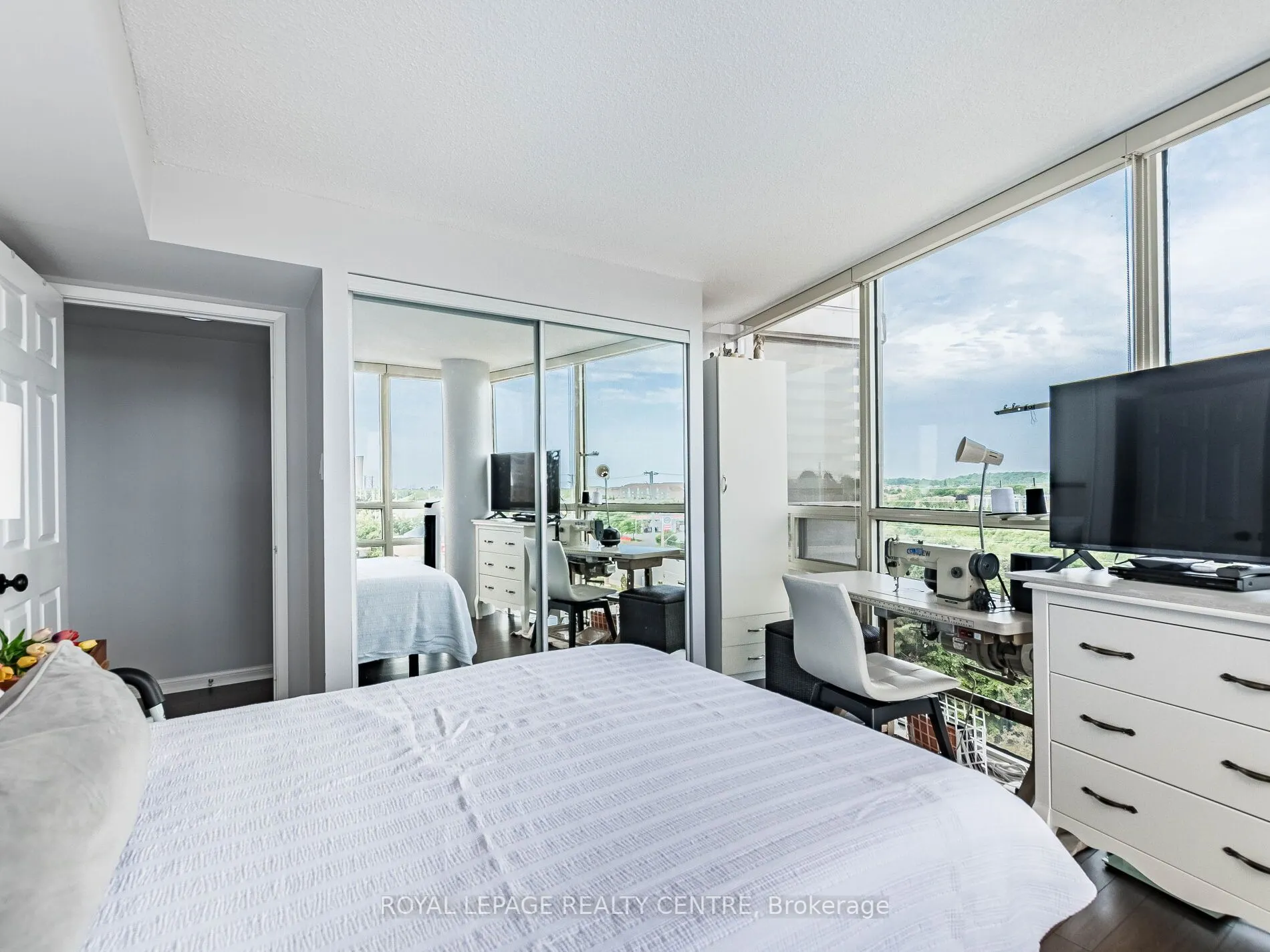 50 Eglinton Avenue W, #601