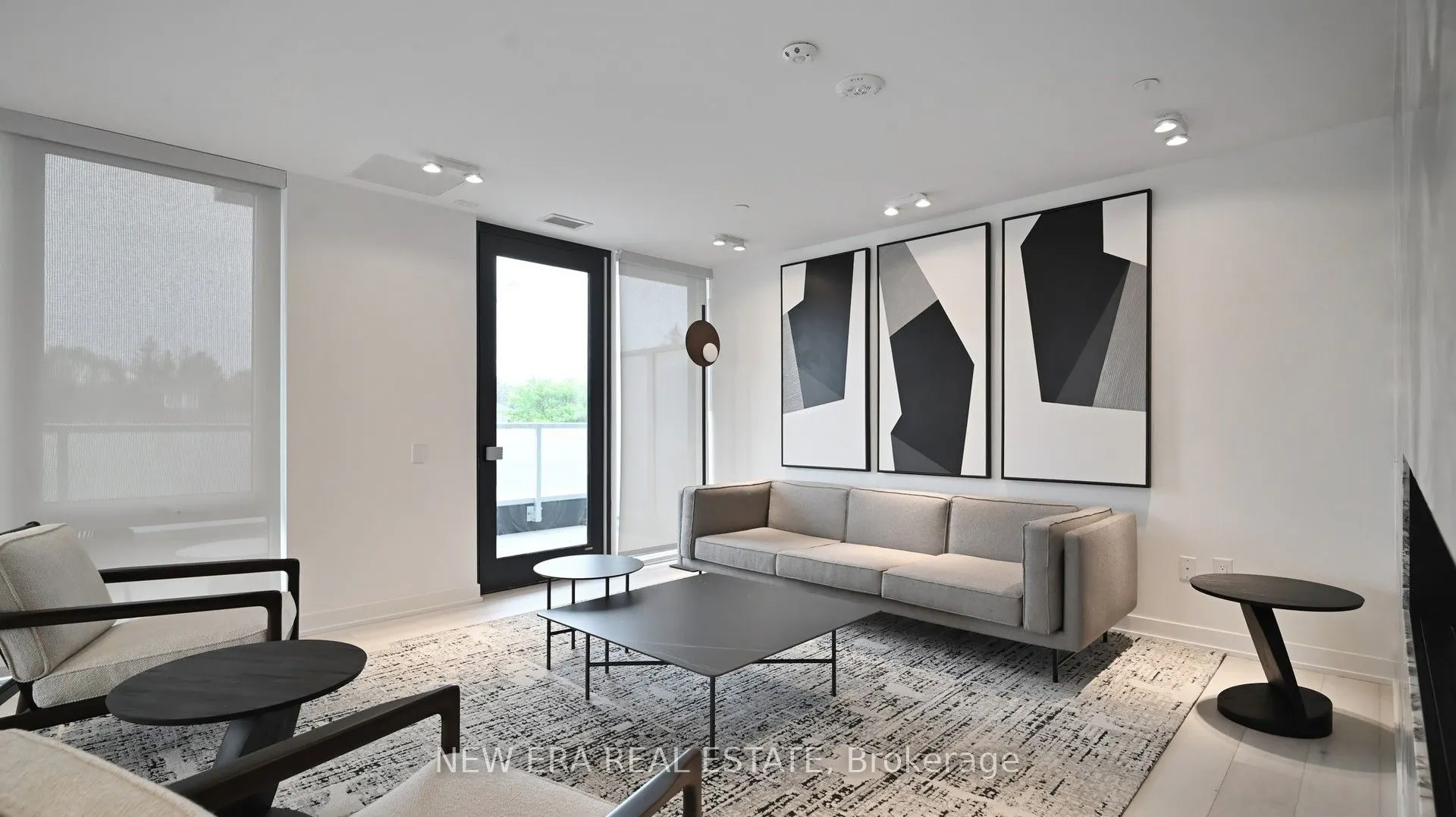215 Lakeshore Road W, #521