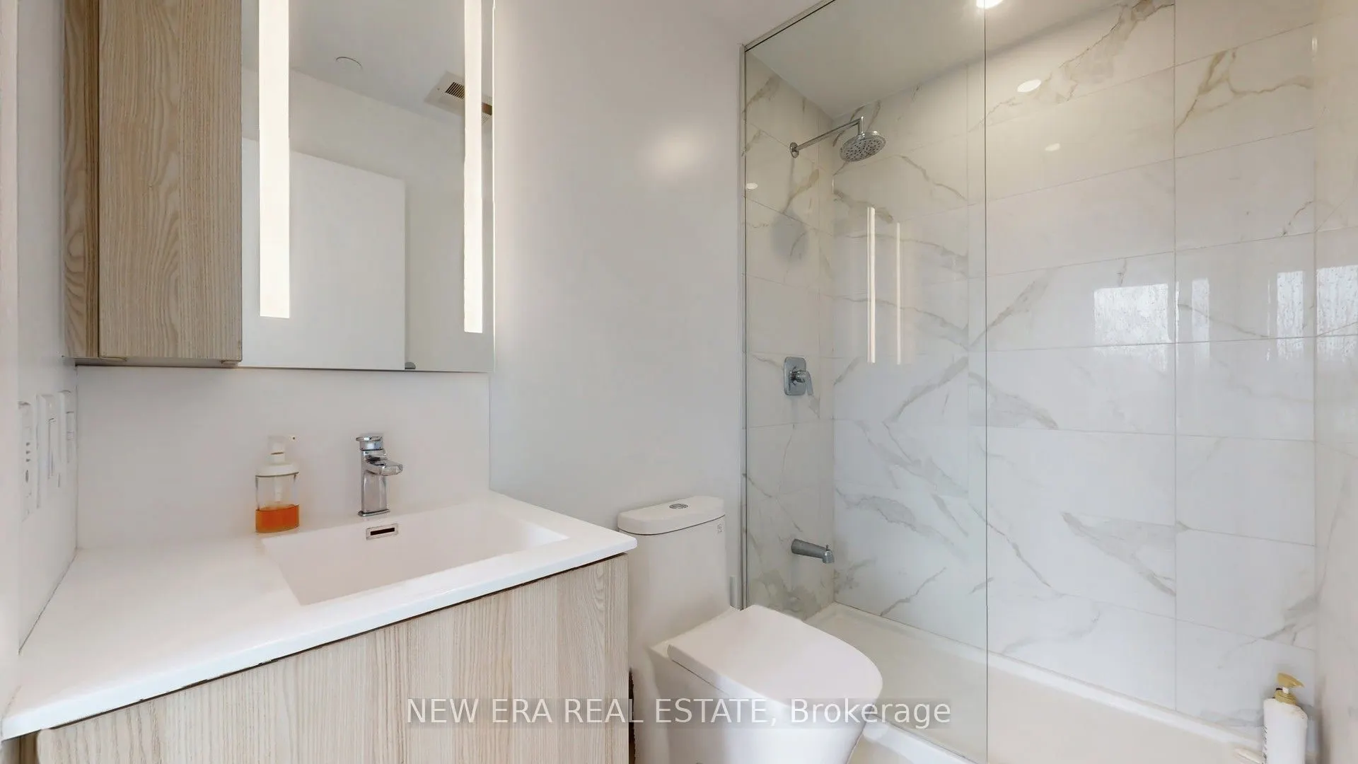 215 Lakeshore Road W, #521
