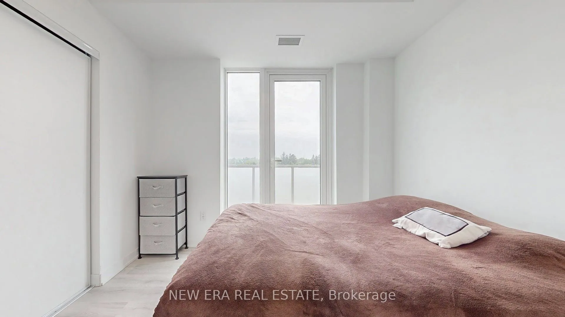 215 Lakeshore Road W, #521