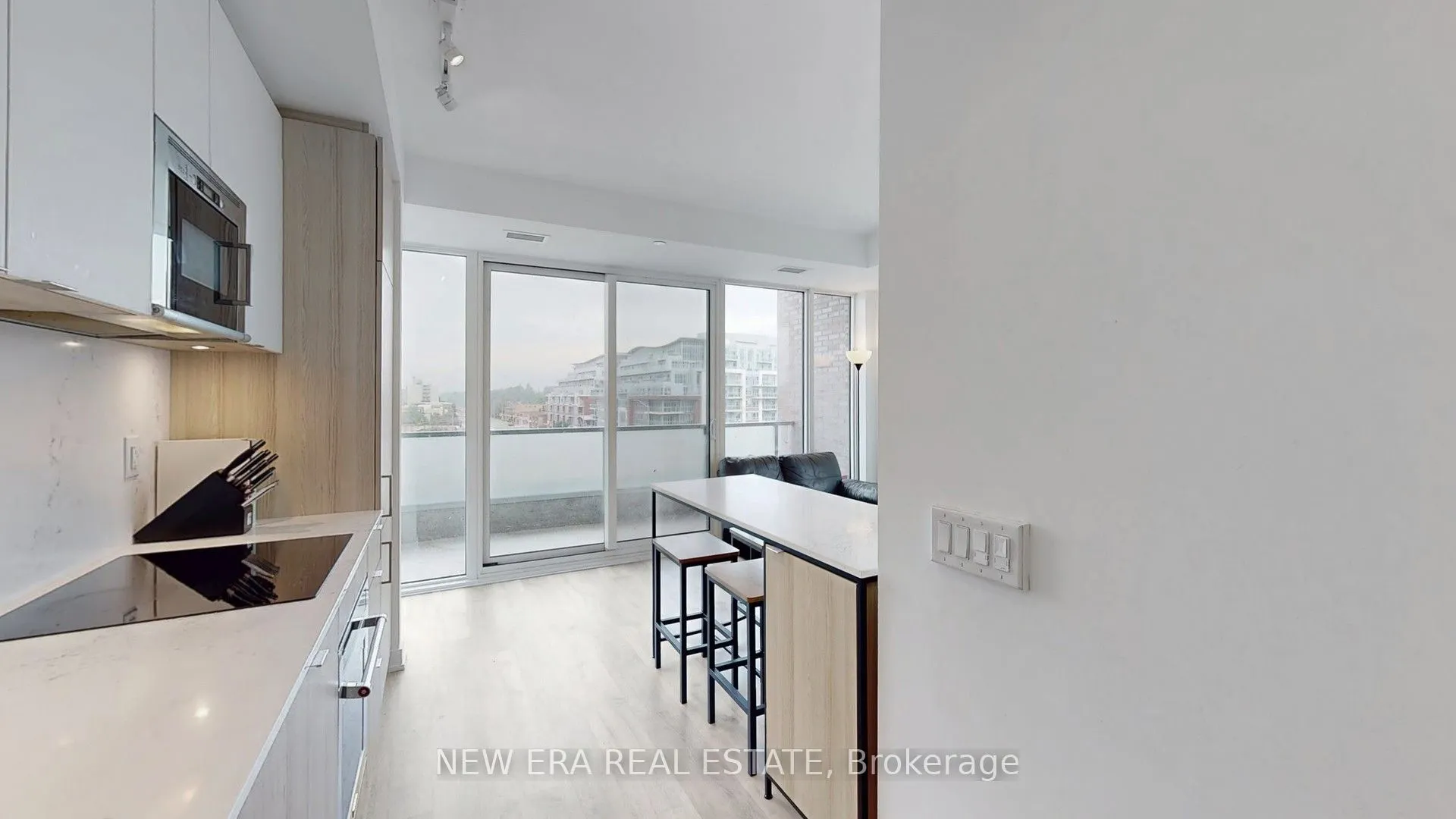 215 Lakeshore Road W, #521