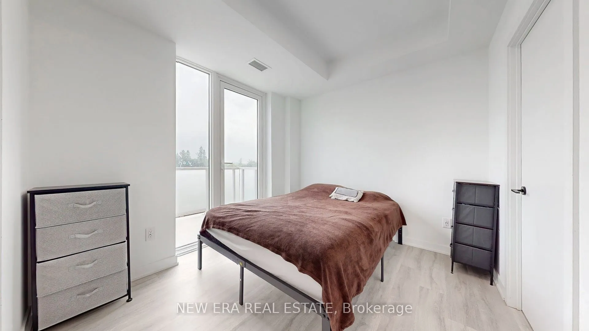215 Lakeshore Road W, #521