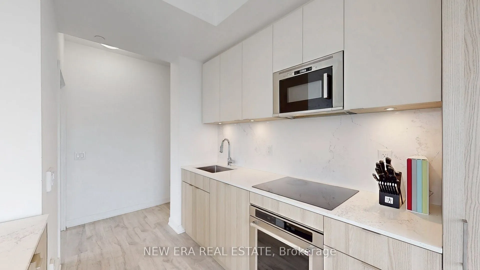 215 Lakeshore Road W, #521