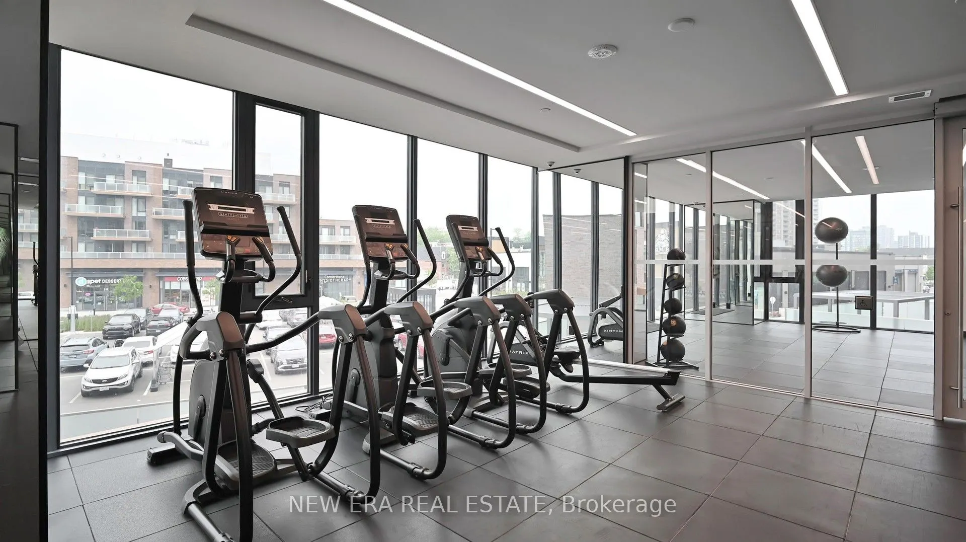 215 Lakeshore Road W, #521