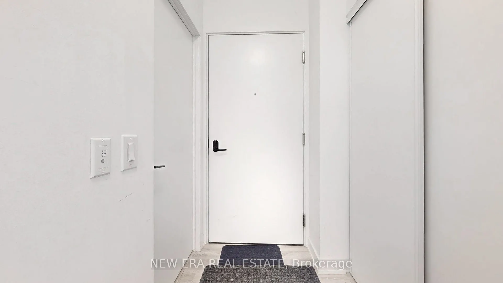 215 Lakeshore Road W, #521