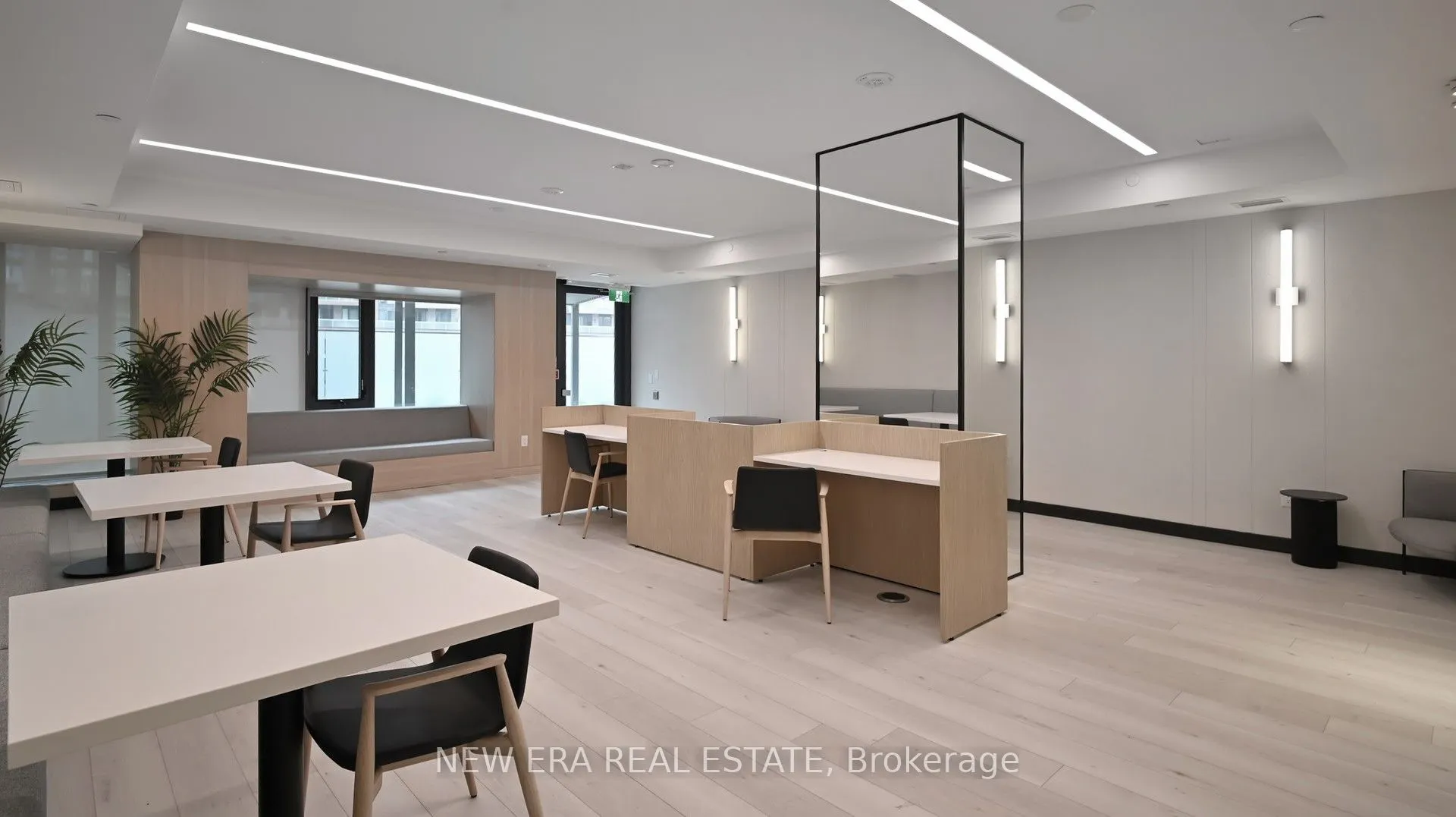 215 Lakeshore Road W, #521