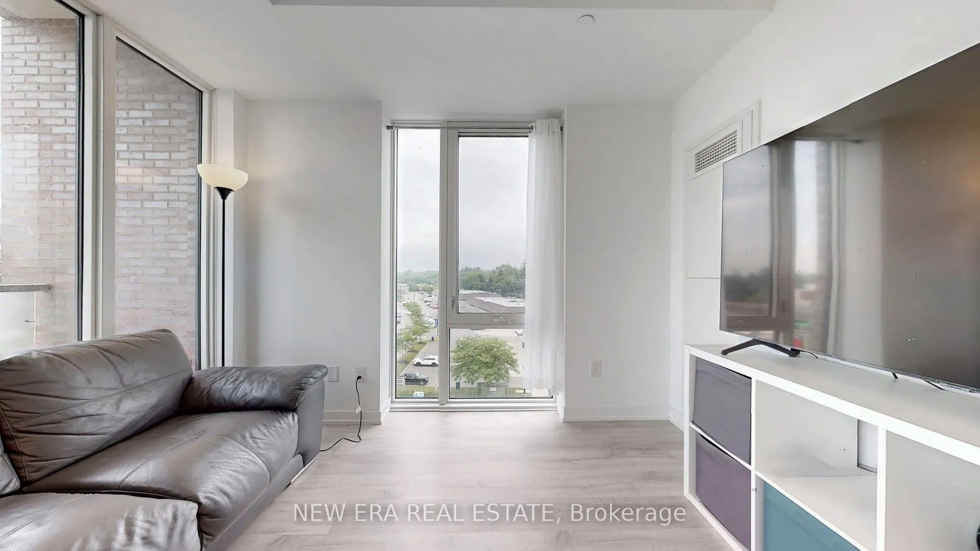 215 Lakeshore Road W, #521